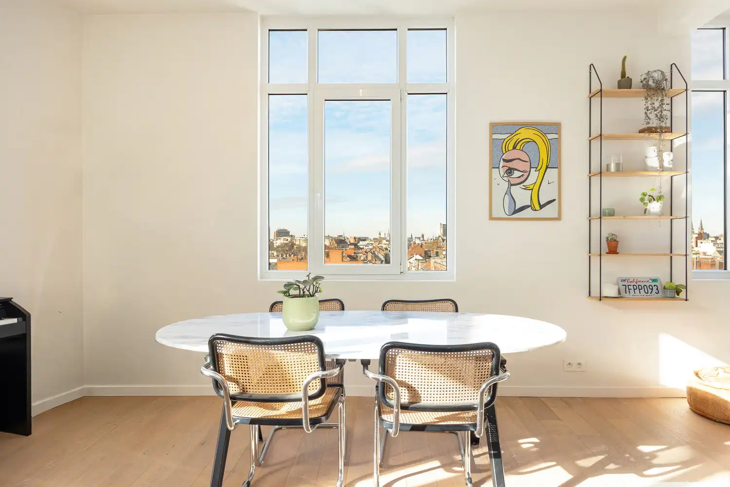 Vernieuwd ruim 2-slpk appartement met panoramisch zicht foto 17