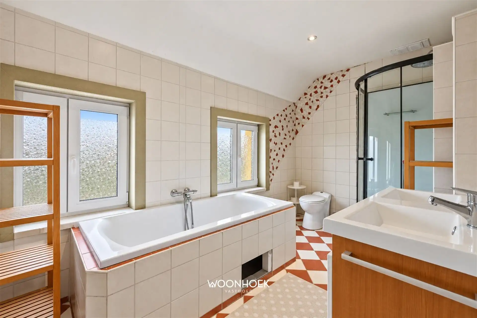 Halfopen bebouwing op een royaal perceel van 1.595 M² foto 17