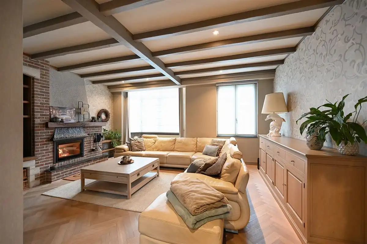 Mooie en gerenoveerde woning in populaire straat te Borgerhout foto 3