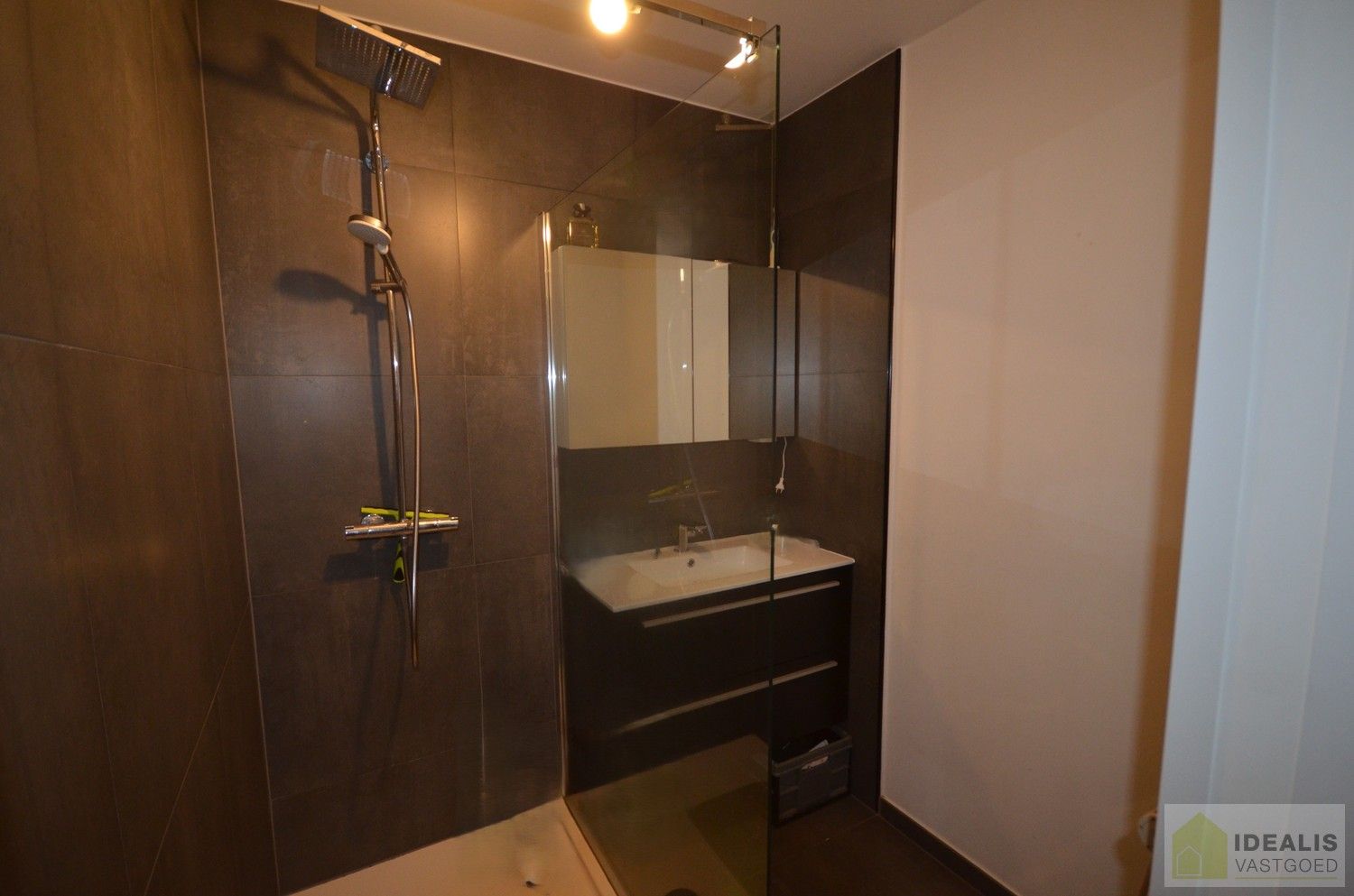 CENTRAAL GELEGEN OPBRENGSTEIGENDOM MET 3 APPARTEMENTEN IN HET CENTRUM VAN LOMMEL OP RUIM PERCEEL VAN 9A 35CA! foto 10
