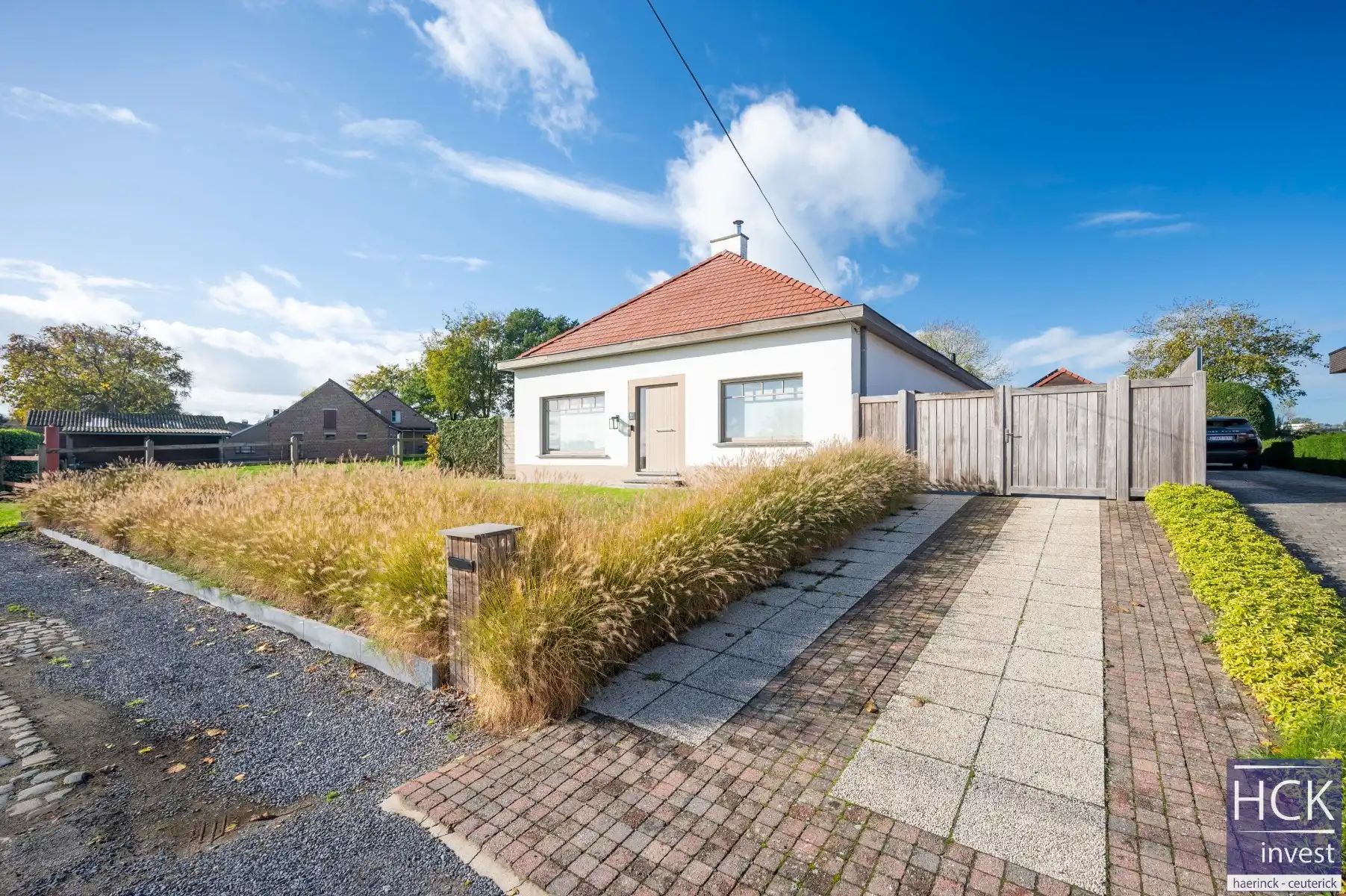 KRUISHOUTEM - Instapklare en prachtig gelegen woning met 4 SLPK. én zwembad foto 2