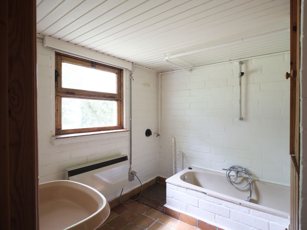 Dikkelvenne – Terrein van 2.179 m² met op heden nog een te renoveren hoeve, omgeven door groen en weides. foto 16