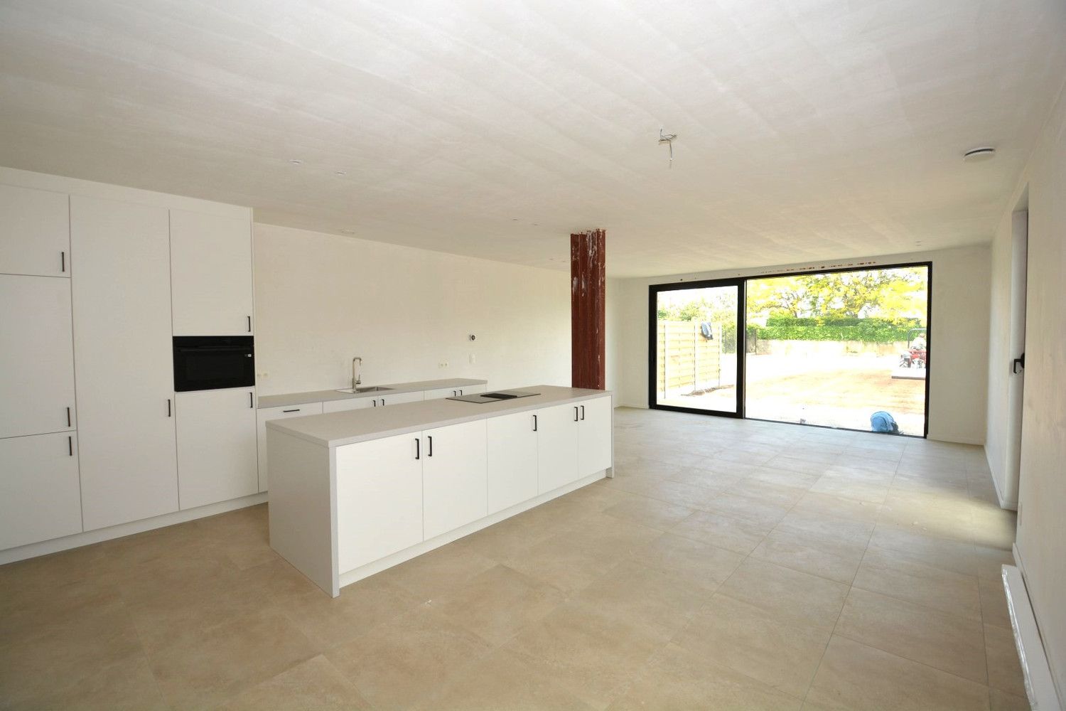 NIEUWBOUWWONING MET 4 SLK, TUIN EN PARKEERPLAATS! foto 2