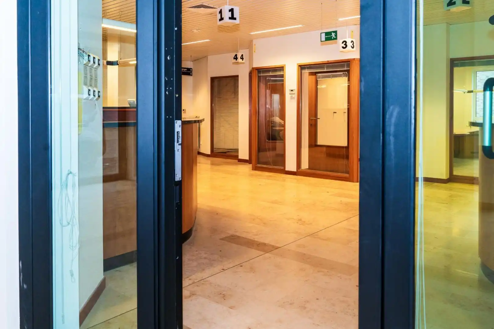 Kantoorruimte:Winkelruimte te huur in Voeren – 184 m² met parkeergelegenheid foto 5