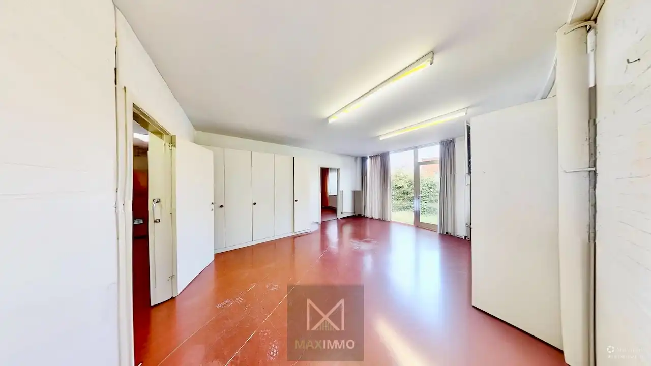Ruime hoekwoning met 3 garages, polyvalente ruimtes én tuin in hartje Lauwe foto 9
