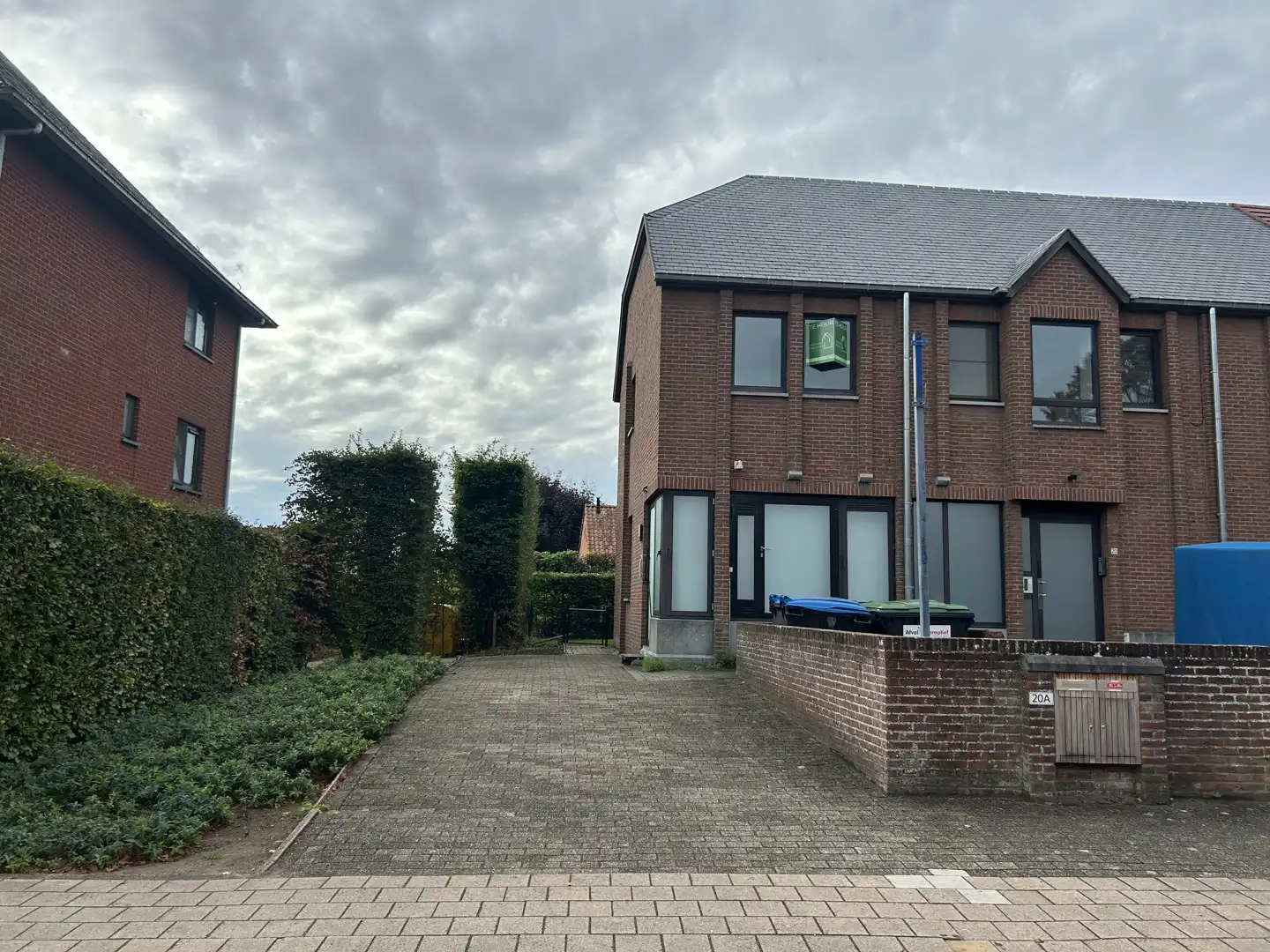 Appartement met 2 slpkmrs met terras en tuin in centrum Oevel te huur! foto 2