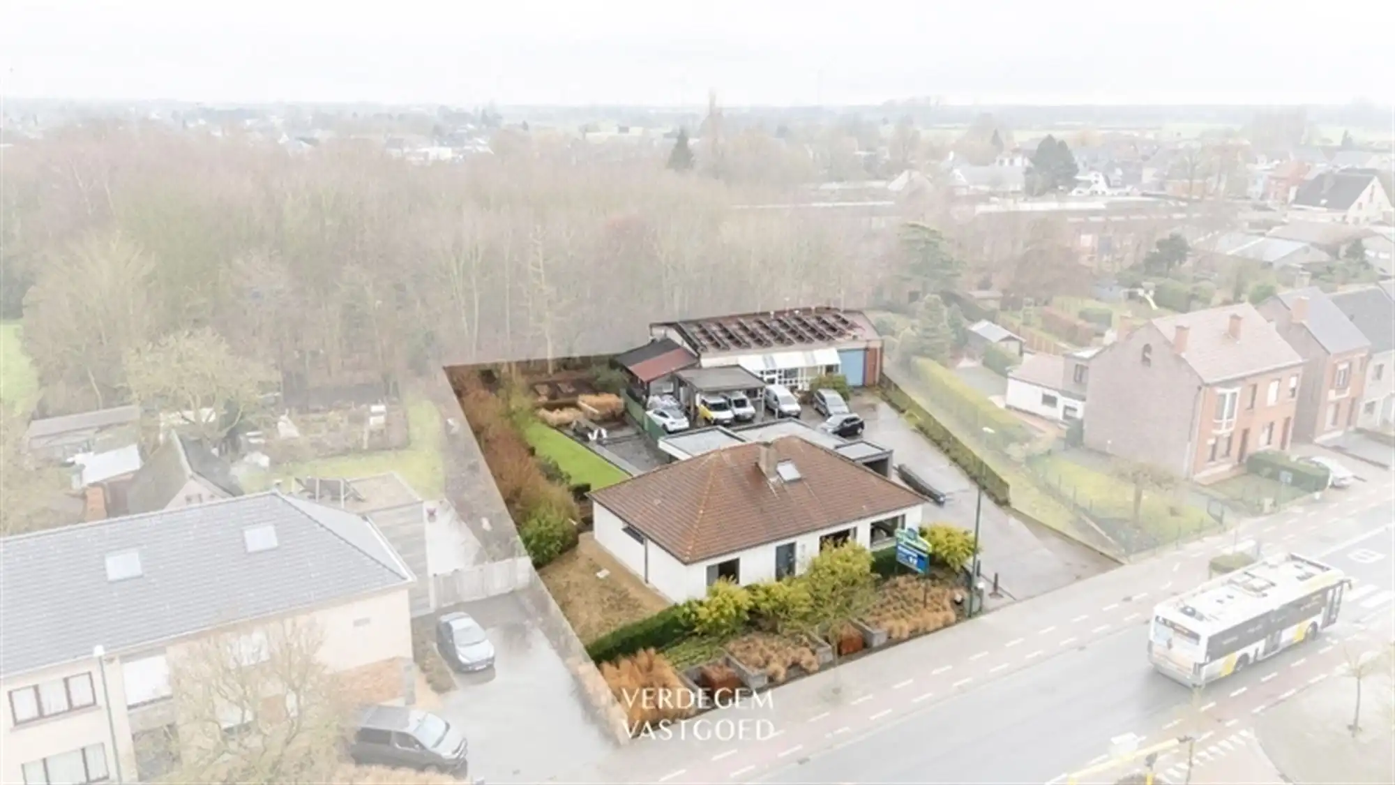 Magazijn van 395m² met villa op toplocatie voor commerciële activciteit foto 4