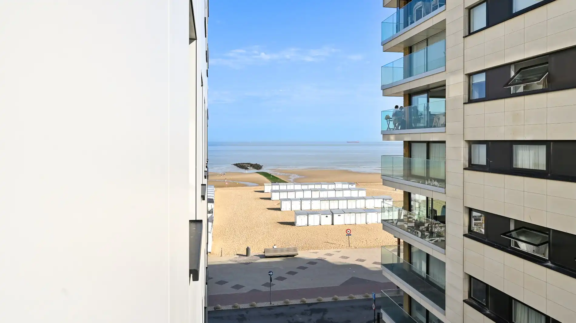 Luxueus gerenoveerd appartement in het Zoute met lateraal zeezicht foto 3