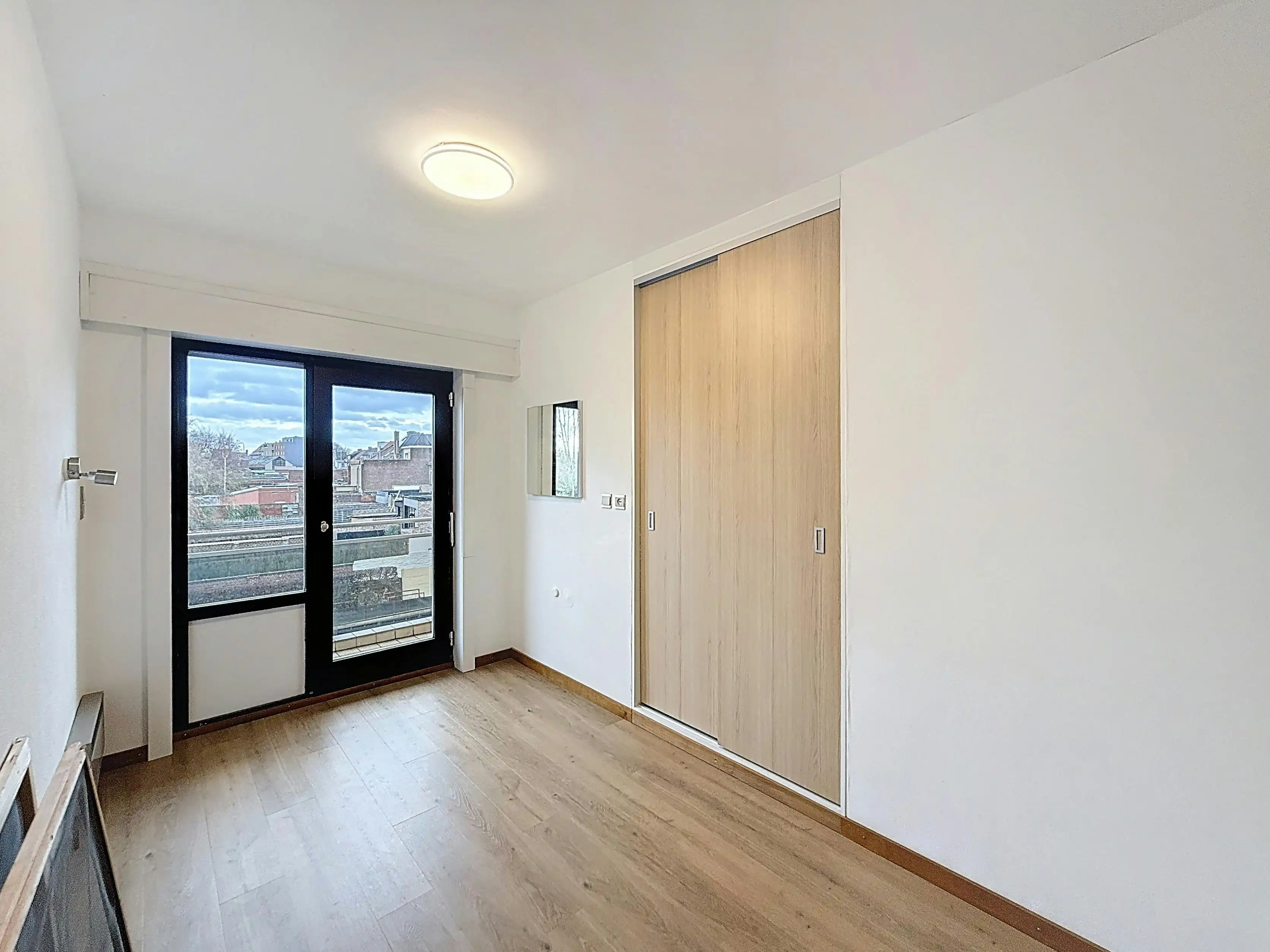 Appartement met drie kamers en garage te koop in Ieper foto 12