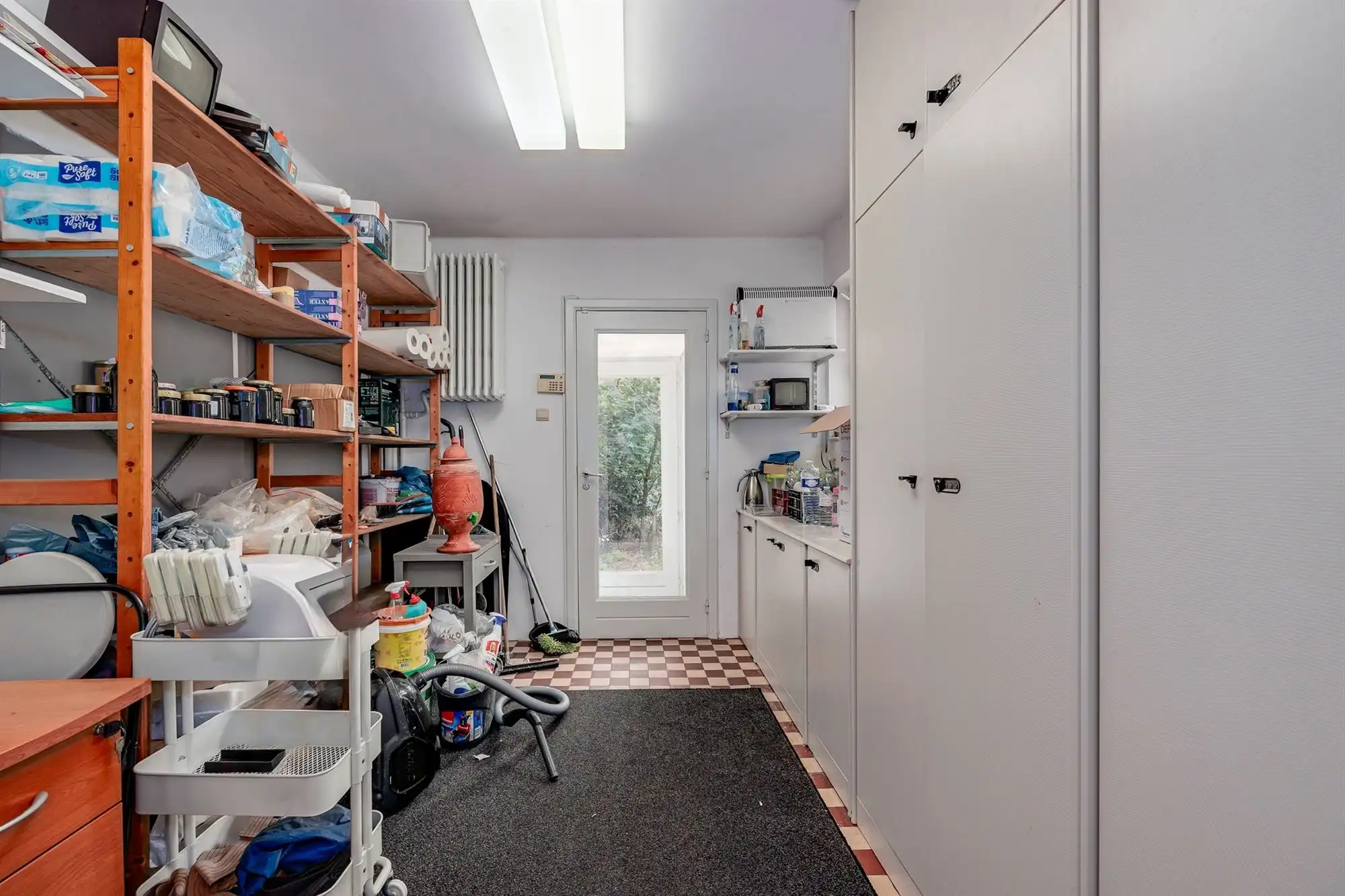 Ruime woning met veelzijdige praktijkruimtes foto 8