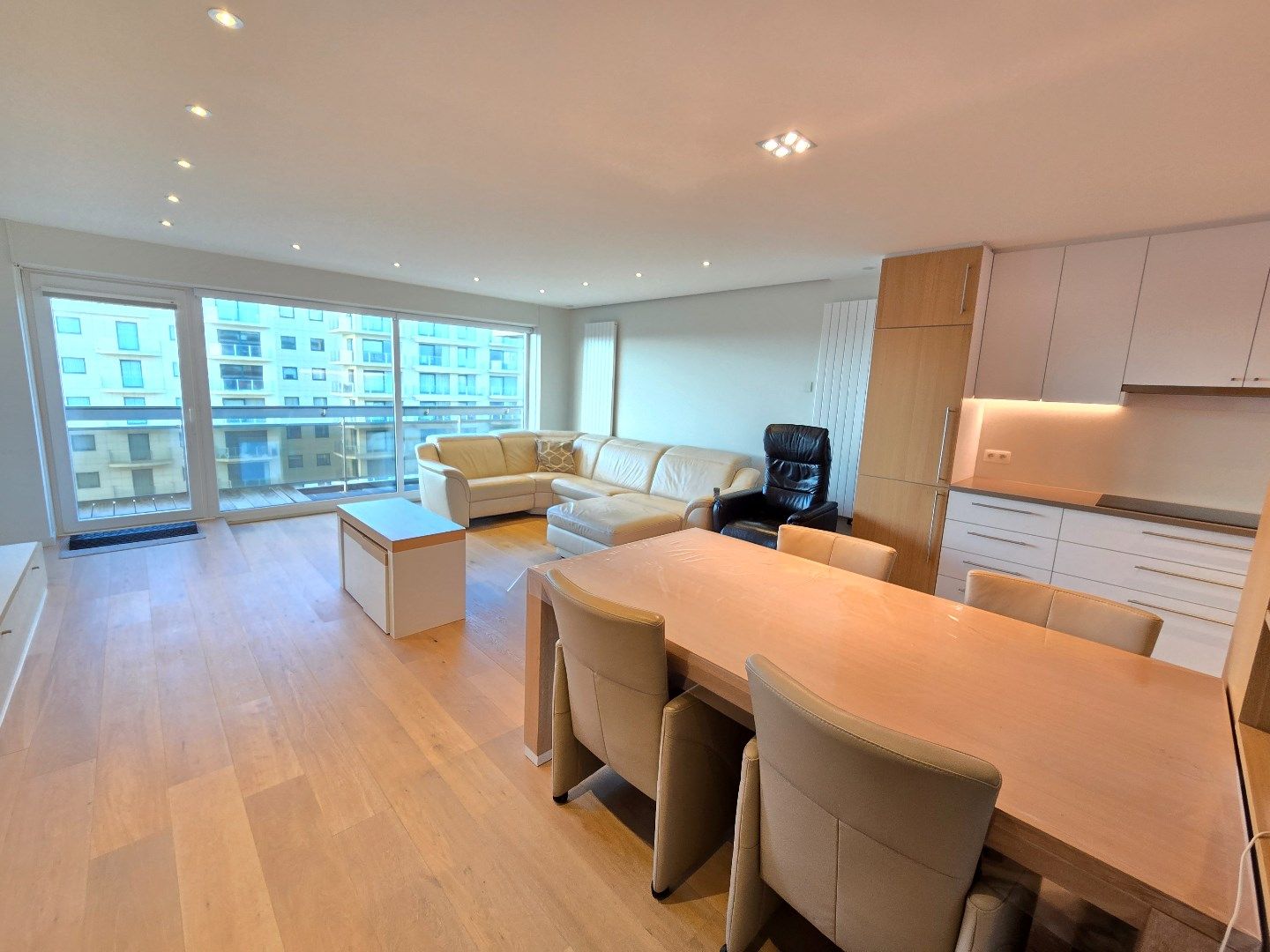 Appartement 2 slpk's op het Esplanadeplein foto 6