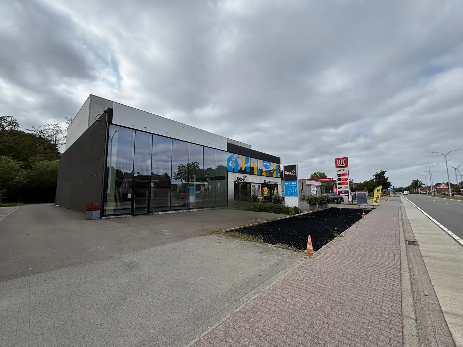 Baanwinkel te huur (460 m²) op zichtlocatie Geel foto 7