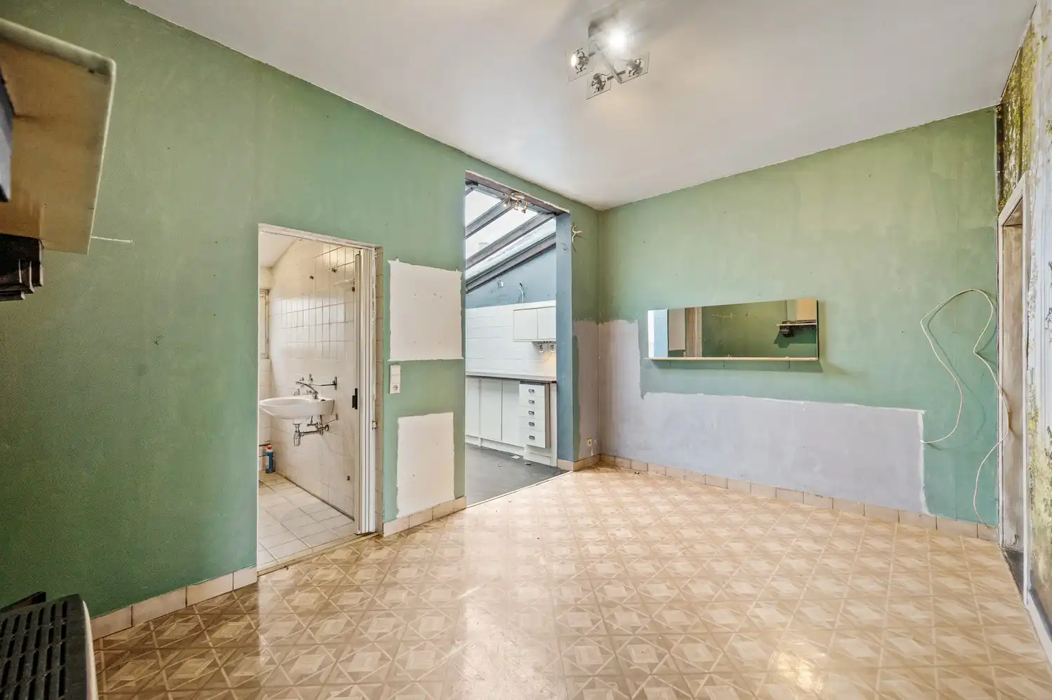 Te renoveren woning met tuin en garage in centrum Wijnegem! foto 6