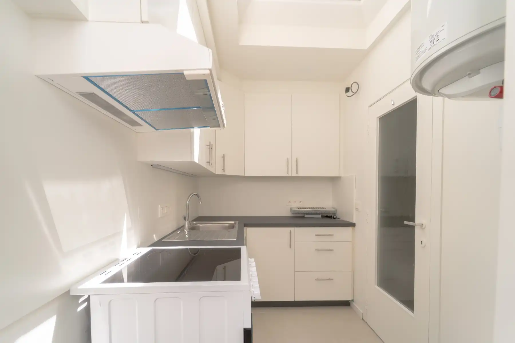 Gerenoveerde lichtrijke hoekwoning aan het water foto 22