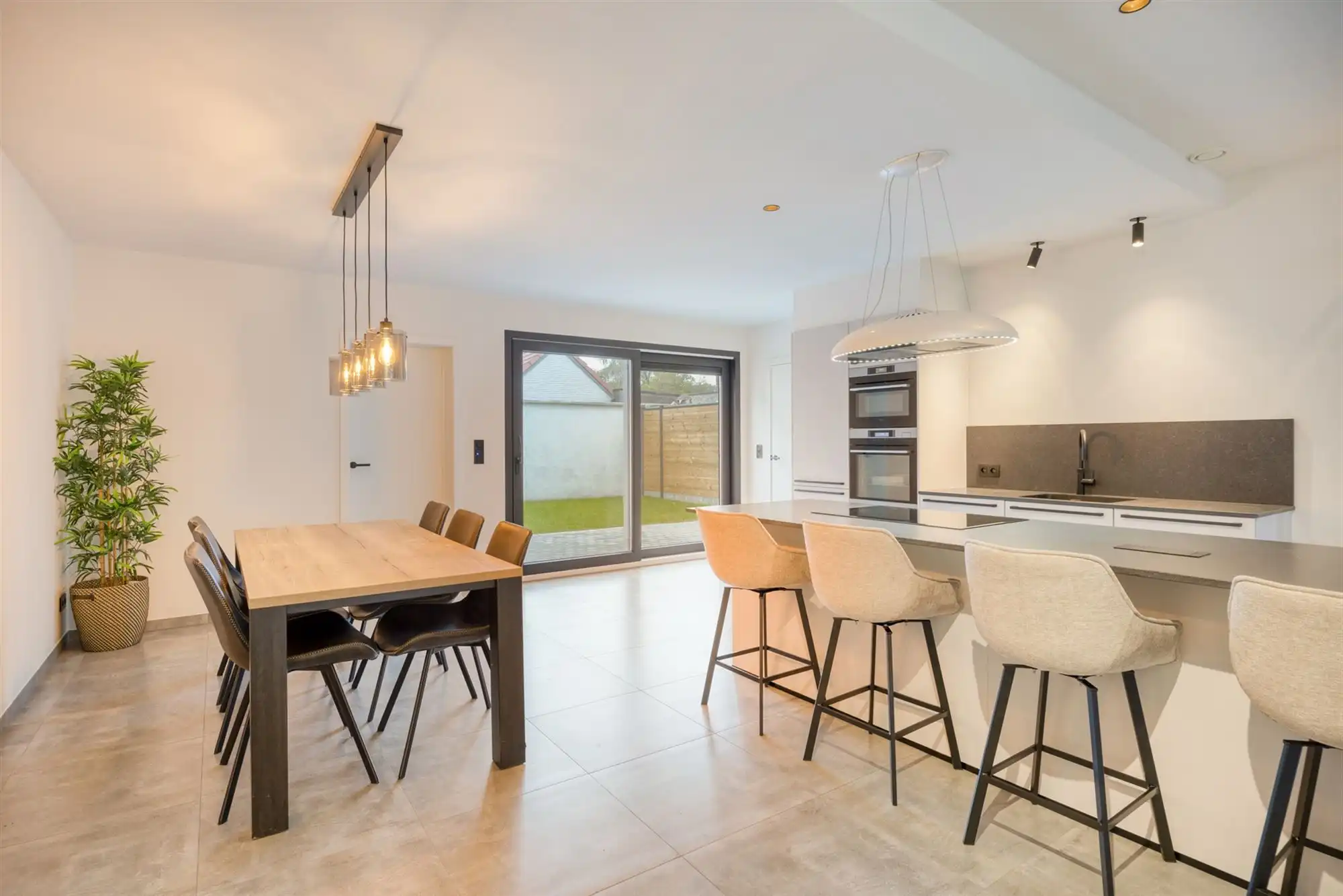 Moderne woning met 3 slaapkamers, 2 badkamers aan de vaart foto 9