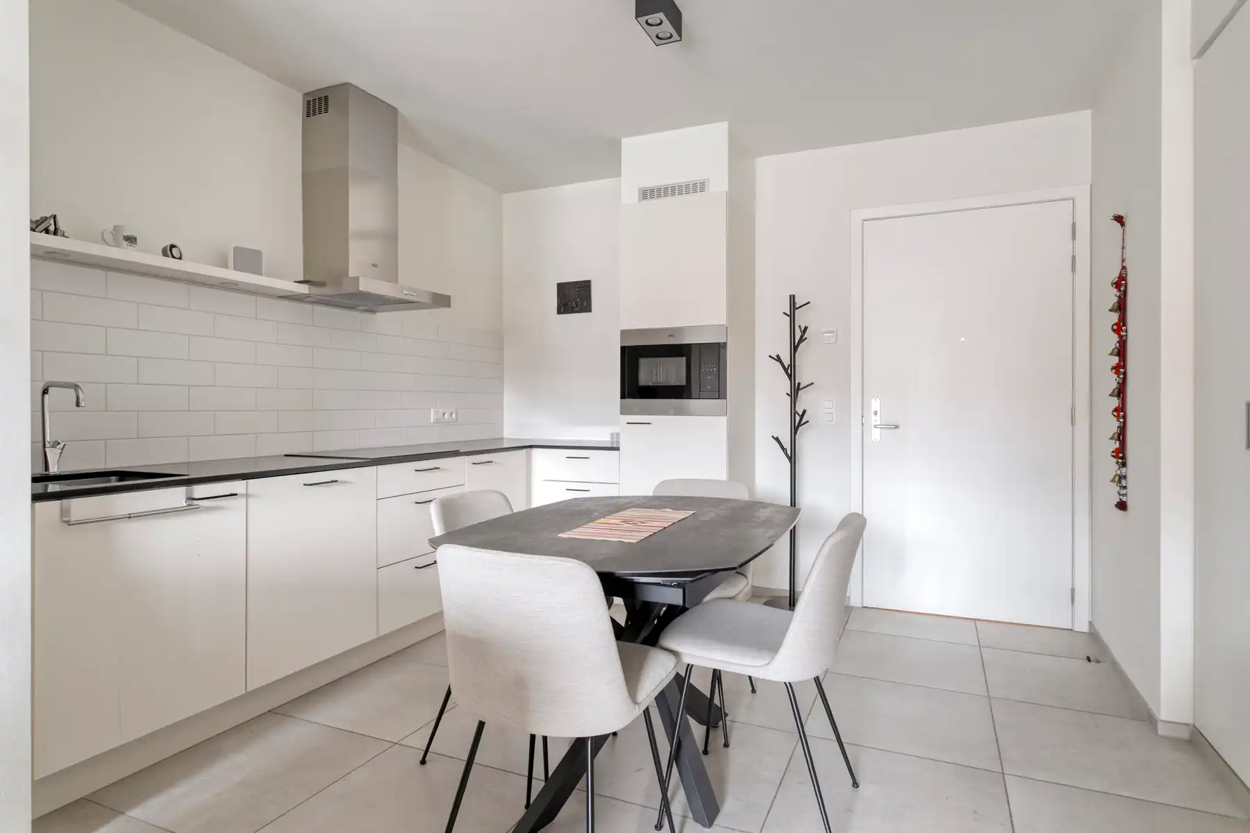 Centraal gelegen assistentieflat met 2 slaapkamers! foto 5