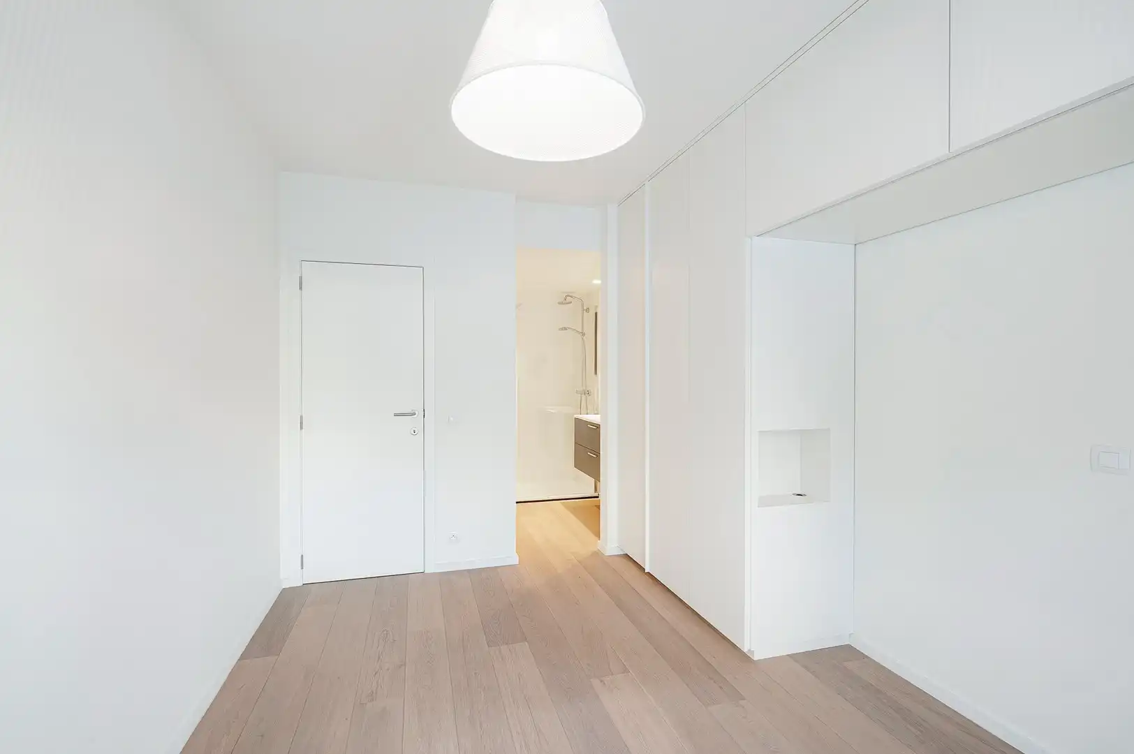 Instapklaar appartement, in het commerciële centrum van Knokke en vlakbij de zee. foto 20