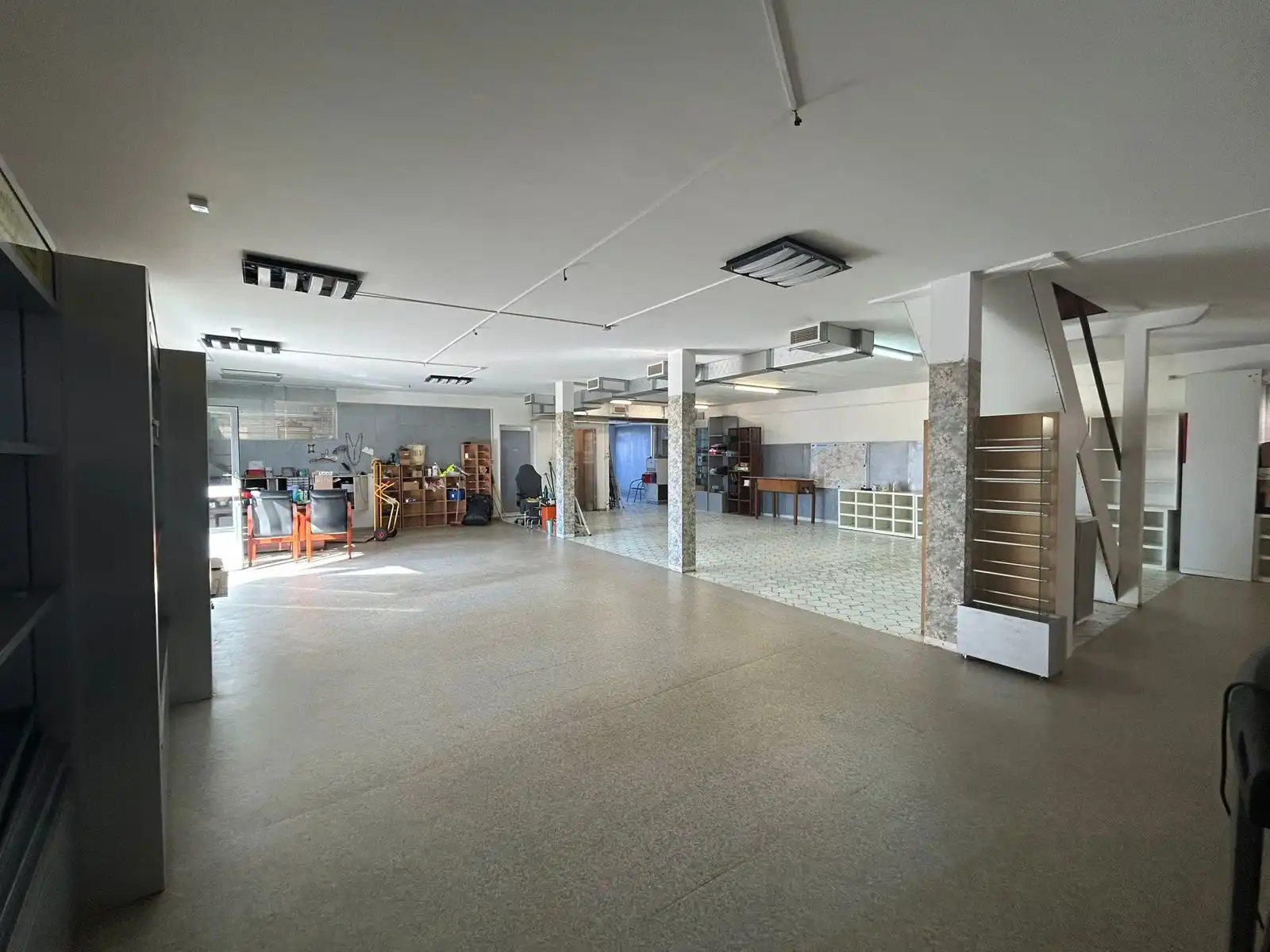 Praktisch magazijn op een uitstekend bereikbare locatie foto 7