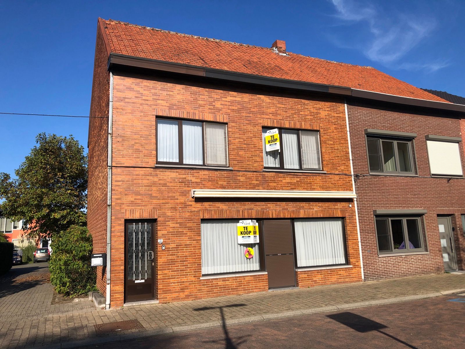 Hoofdfoto van de publicatie: Te renoveren woning met 4 slaapkamers en tuin.