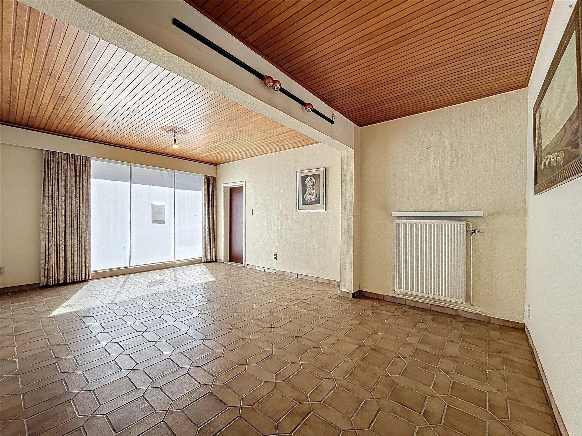 Ruime woning met garage op perceel van 512 m² foto 3