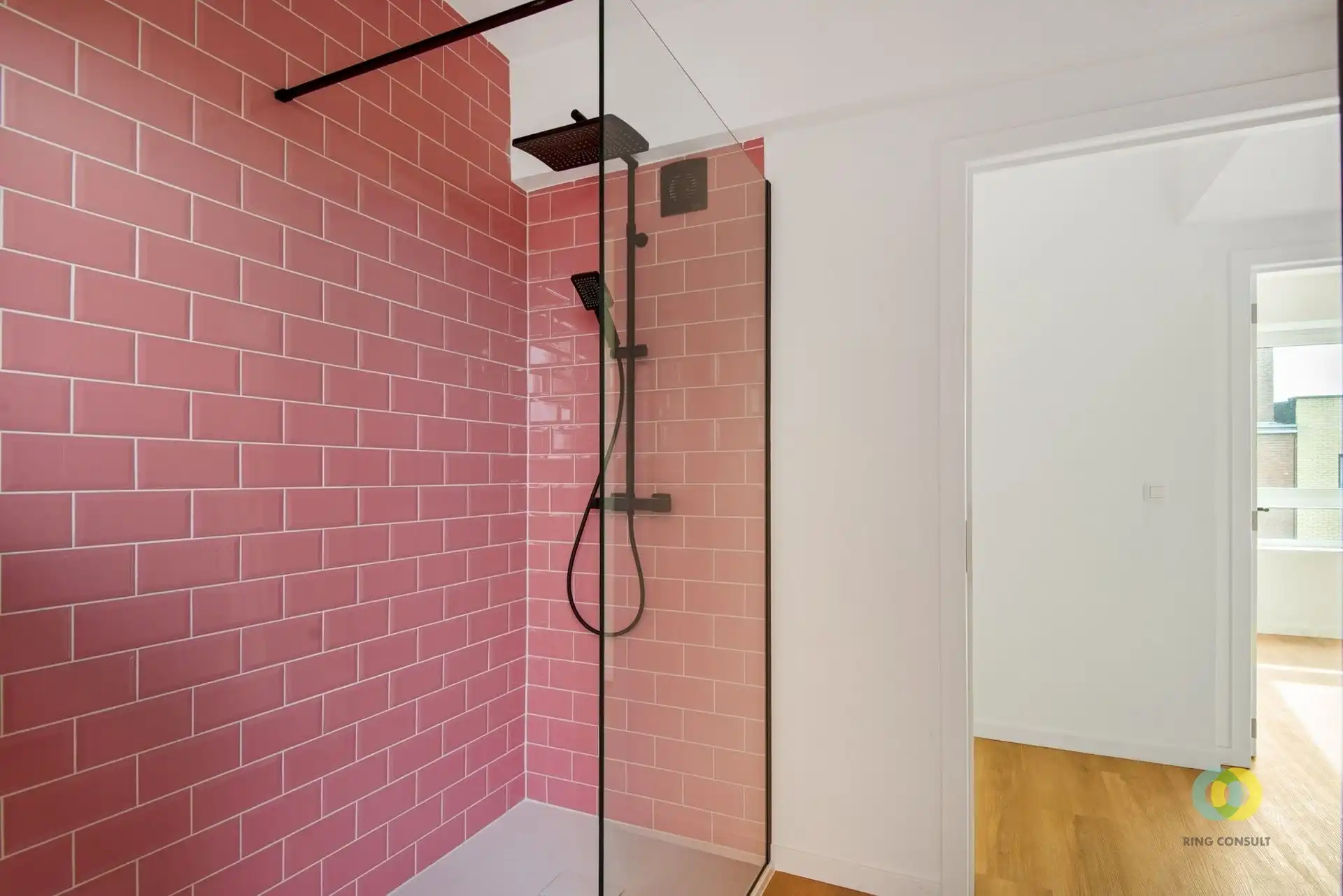 Modern vernieuwd 3-slpk appartement foto 8