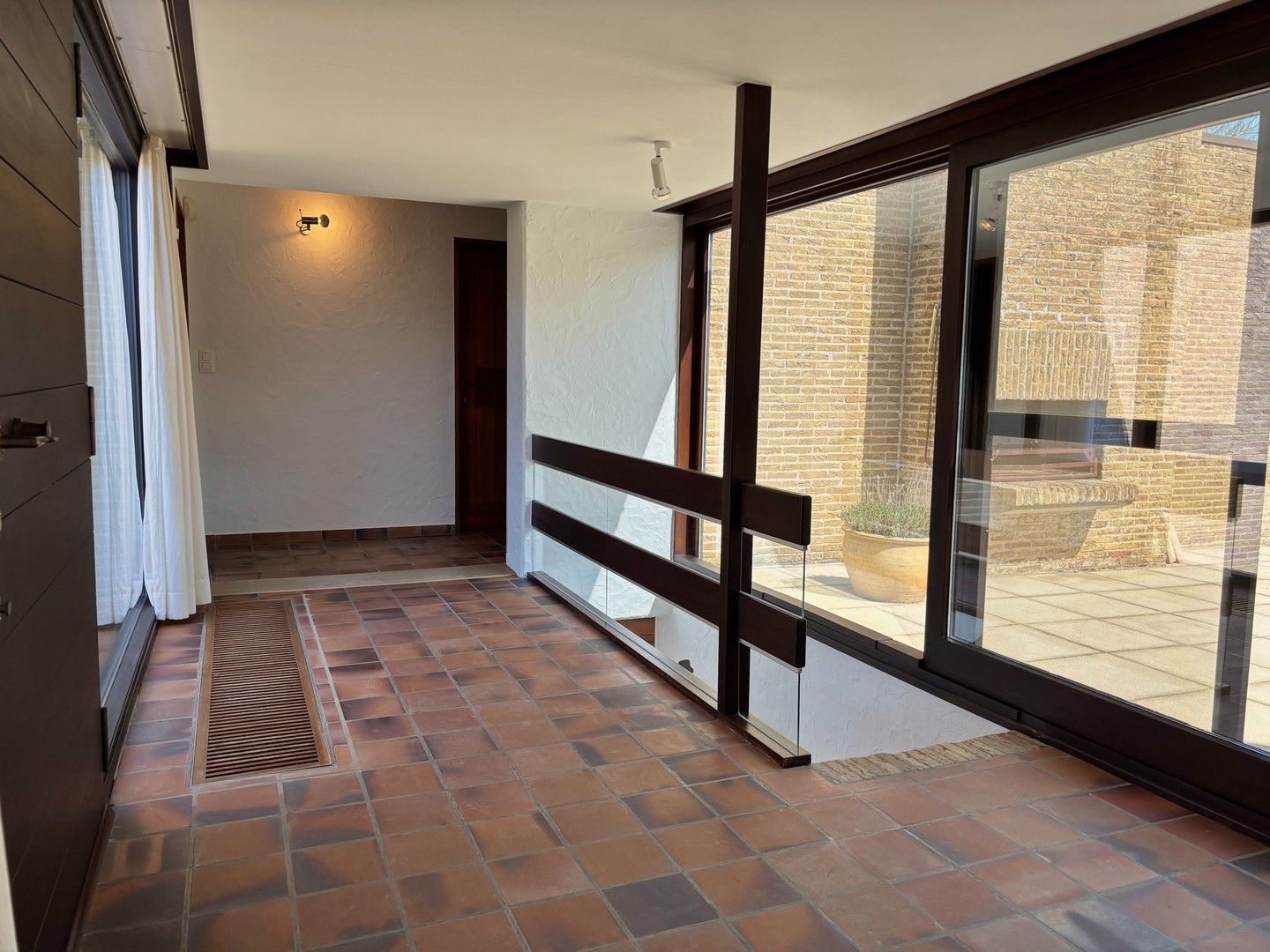 Bijzondere modernistische Villa te huur residentieel gelegen foto 7
