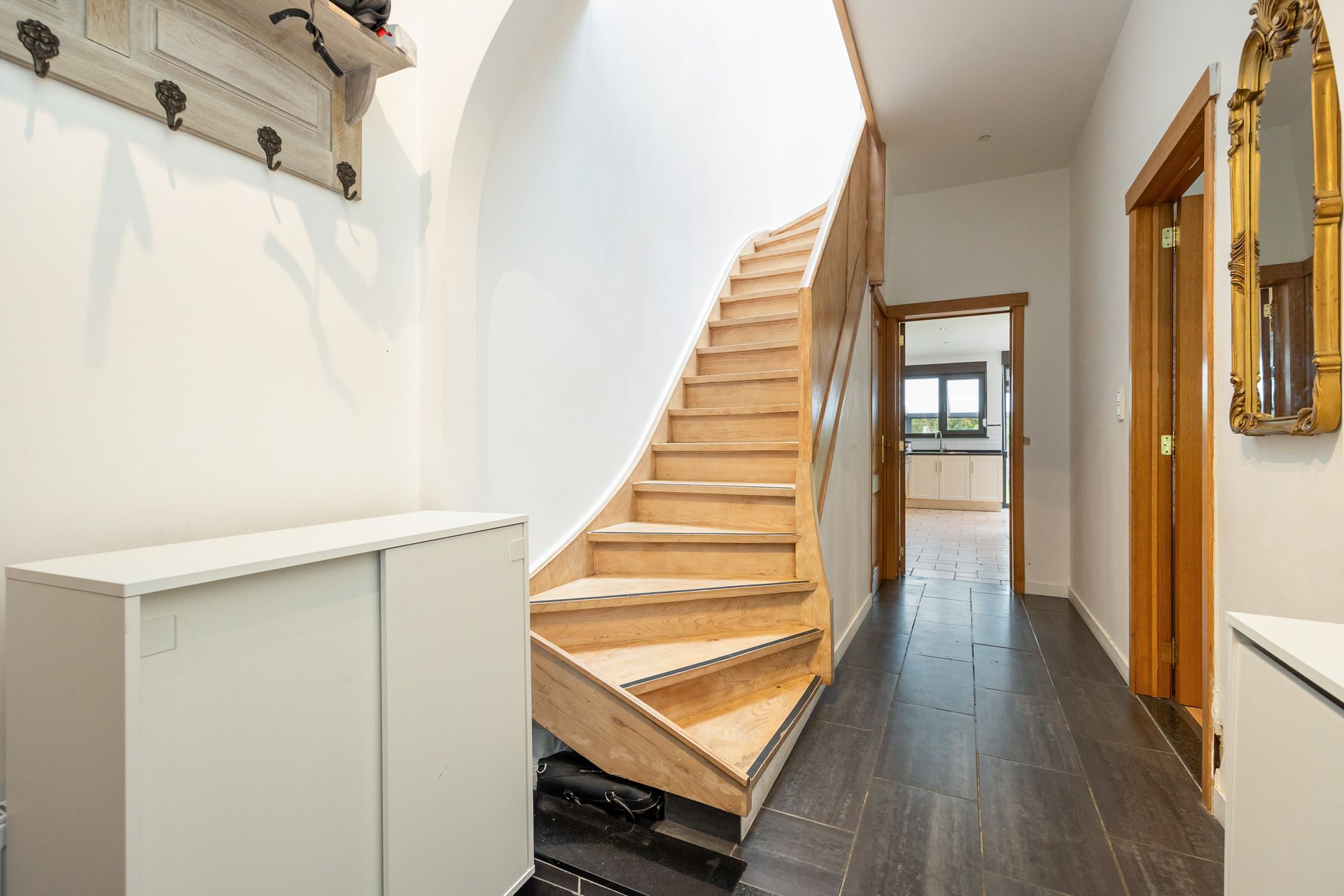 Ruime gezinswoning met potentieel nabij centrum Mortsel foto 2