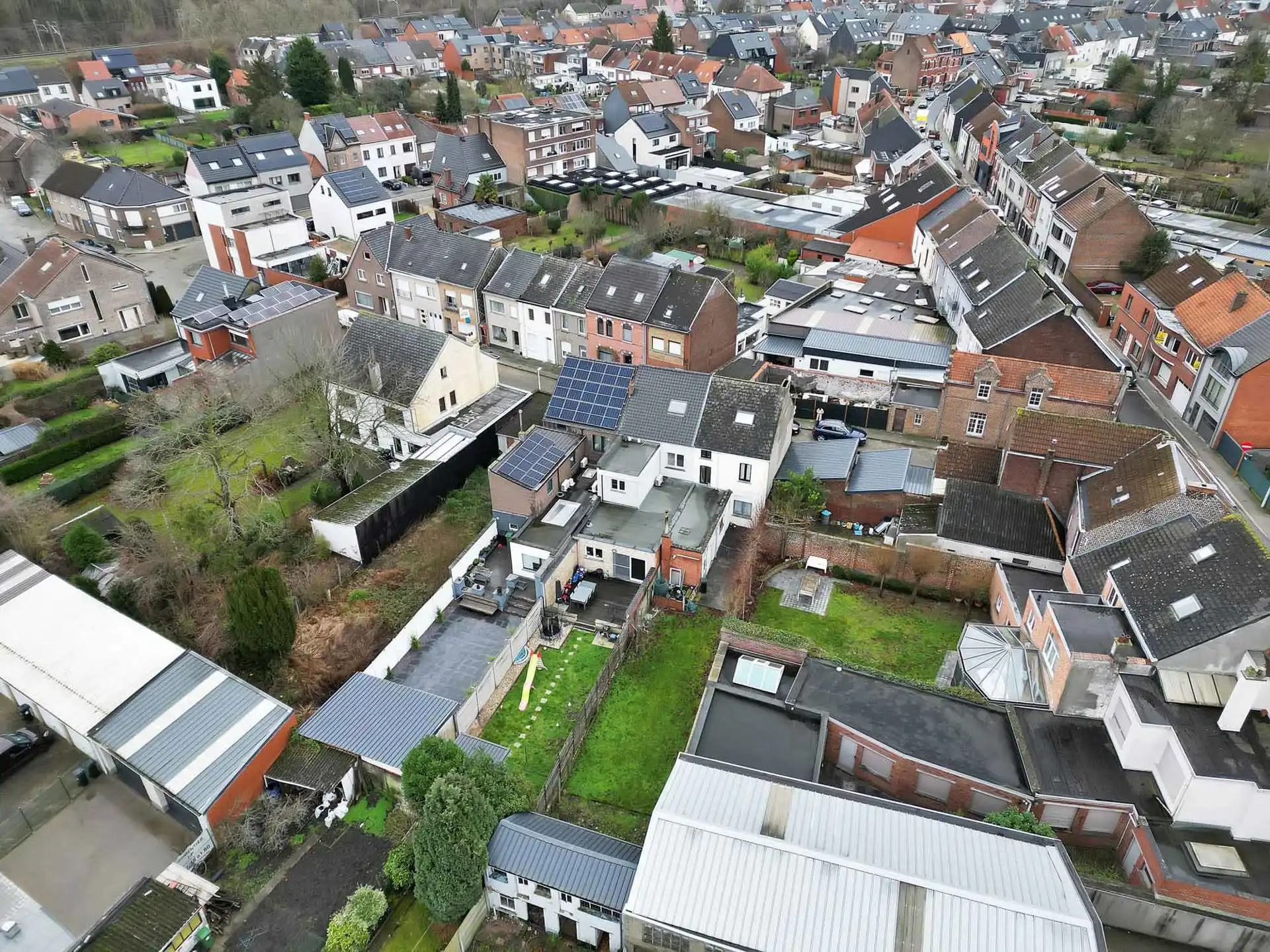 Prachtige instapklare woning met 3 slpks, tuin en garage foto 28