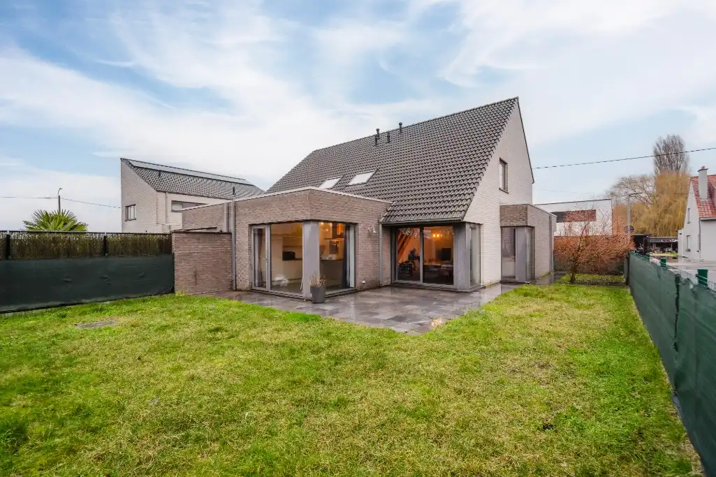 Kwalitatief gebouwde gezinswoning te Oekene foto 2