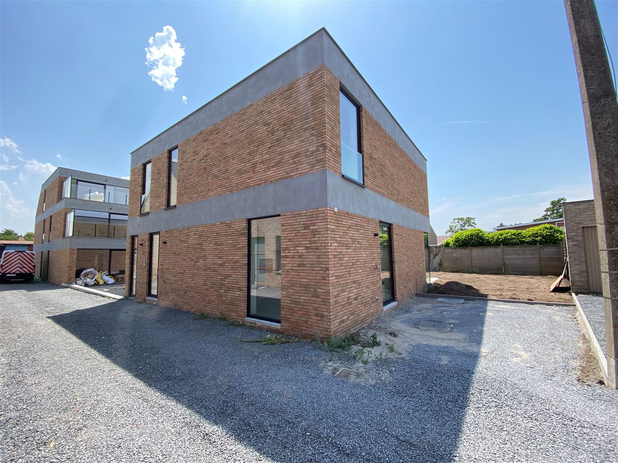 Nieuwbouwwoning met 3 slaapkamers te Sleidinge  foto {{pictureIndex}}