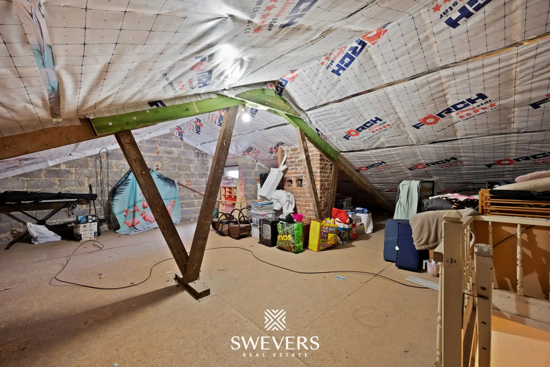 Open bebouwing met 3 slaapkamers en garage in rustige straat foto 22