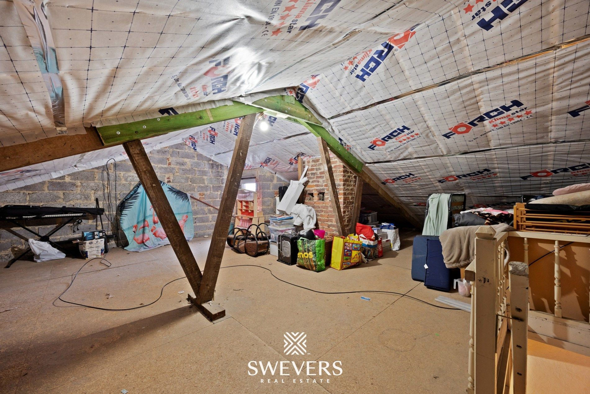 Open bebouwing met 3 slaapkamers en garage in rustige straat foto 22