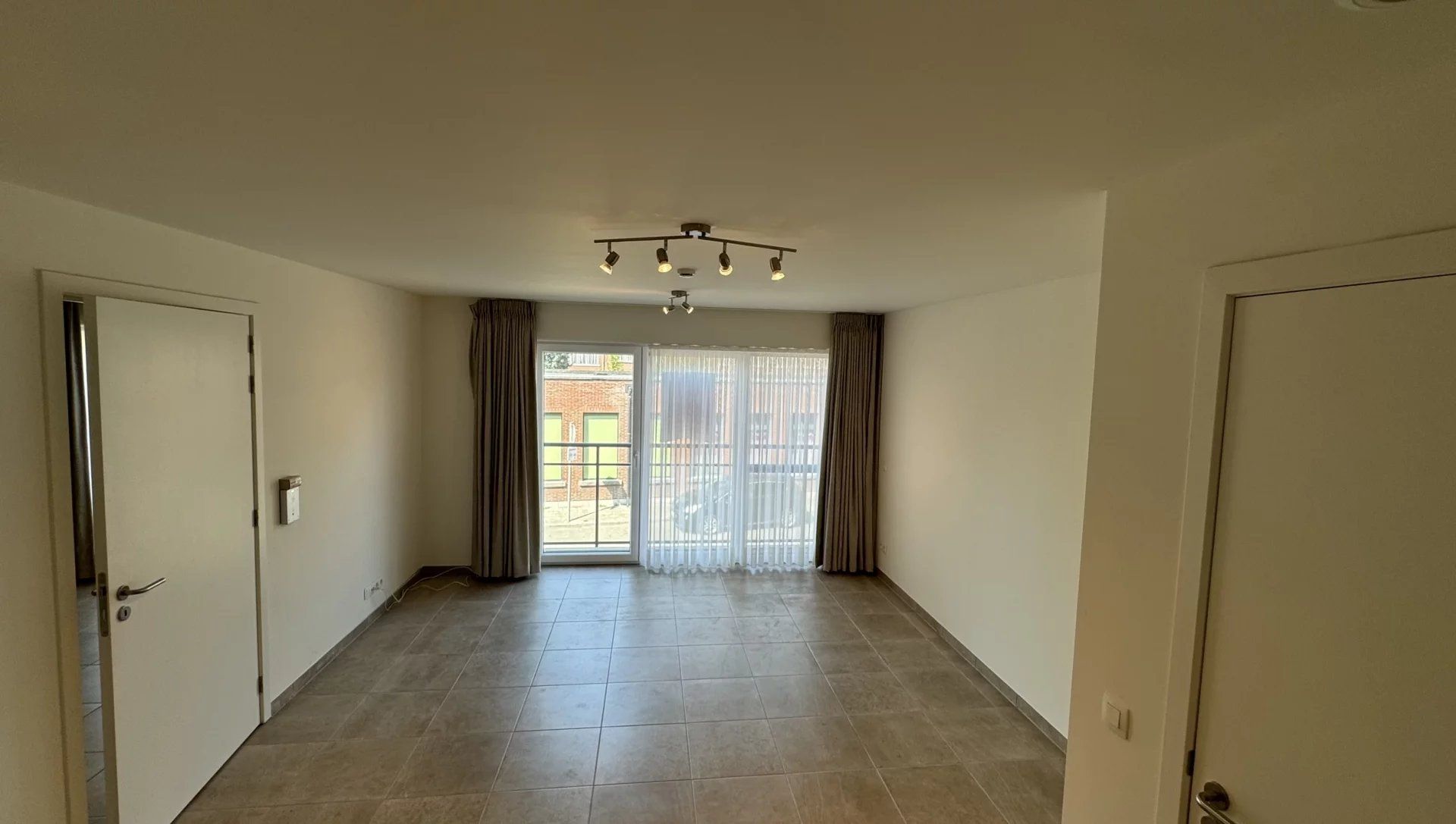 Serviceflat met balkon en 1 slaapkamer momennteel verhuurd te koop foto 13