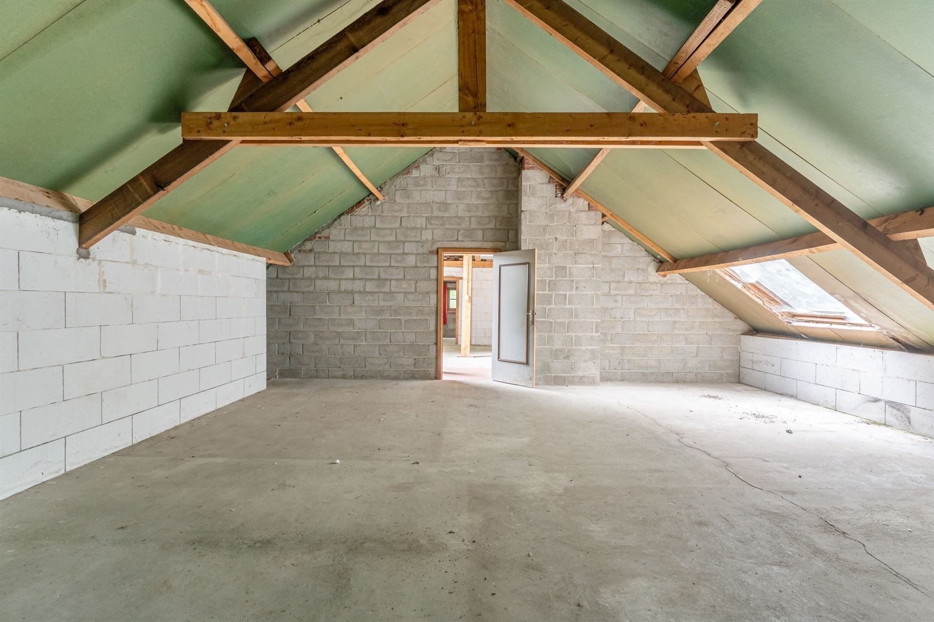 Te renoveren gebouw op en met grond. foto 19