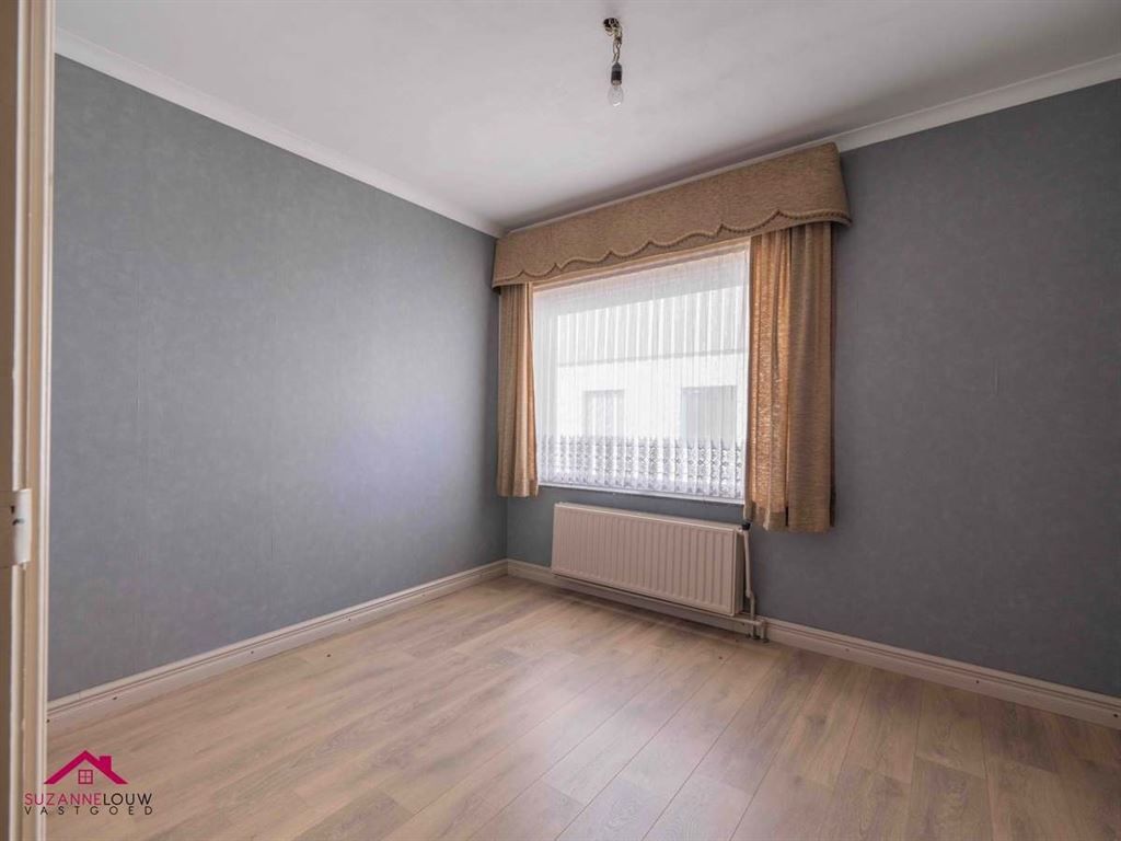 Vrijstaande, op te frissen woning foto 25