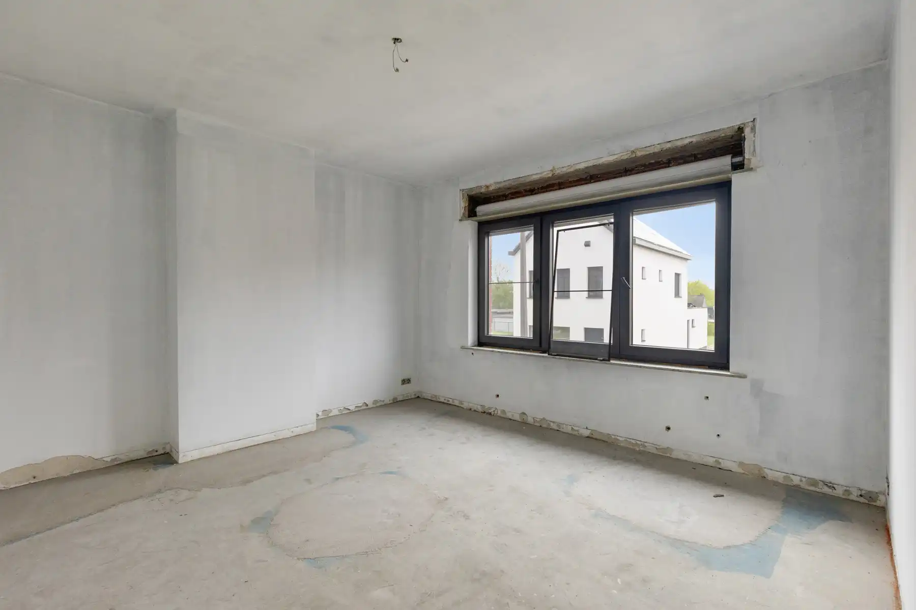 Ruime verder af te werken 2-gevel met 4 slaapkamers foto 17