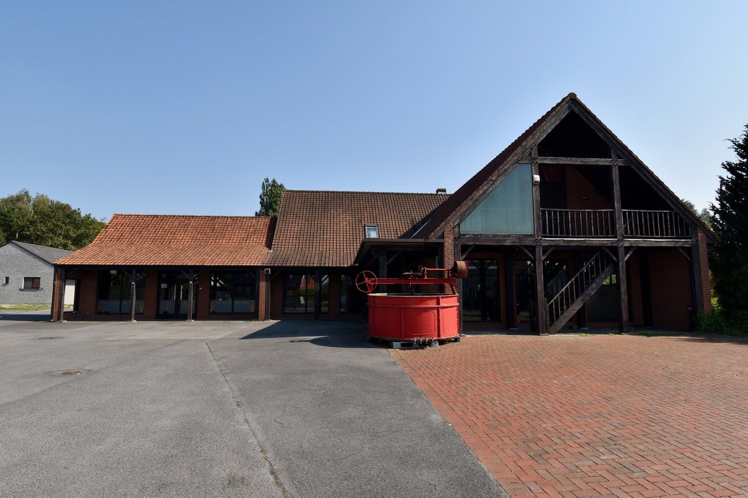 Polyvalent gebouw bestaande uit winkelruimte, appartement en loods foto 41