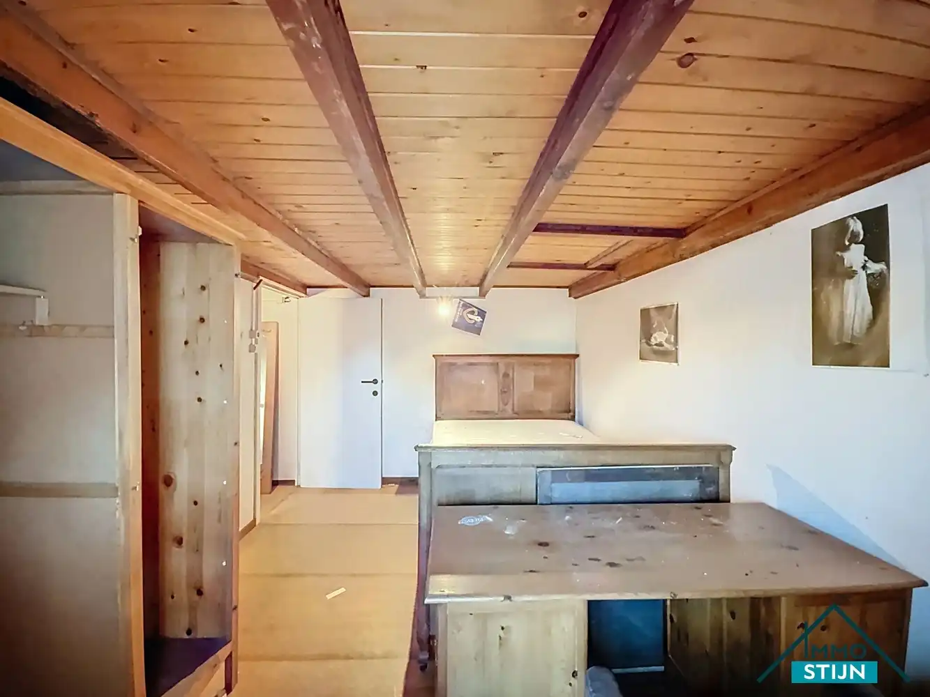 Ruime te renoveren woning met veel potentieel foto 12