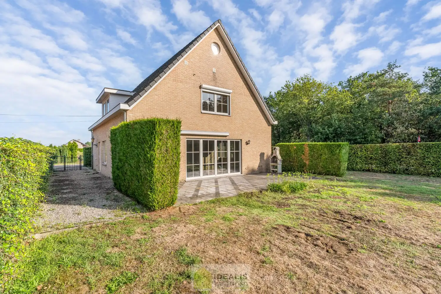 IDEALIS VASTGOED – HEDENDAAGSE EENGEZINSWONING OP RUSTIGE LOCATIE MET AANGELEGDE TUIN OP EEN KNAP PERCEEL (9A87CA) NABIJ HET CENTRUM VAN PELT – De woning omvat een heerlijke lichtrijke open leefruimte met aansluitend goed uitgeruste keuken, fijne wasplaats/berging, 4 royale slaapkamers en goed ingerichte badkamer. Een praktisch ingedeelde woning op een aangenaam en ruim perceel! foto 31