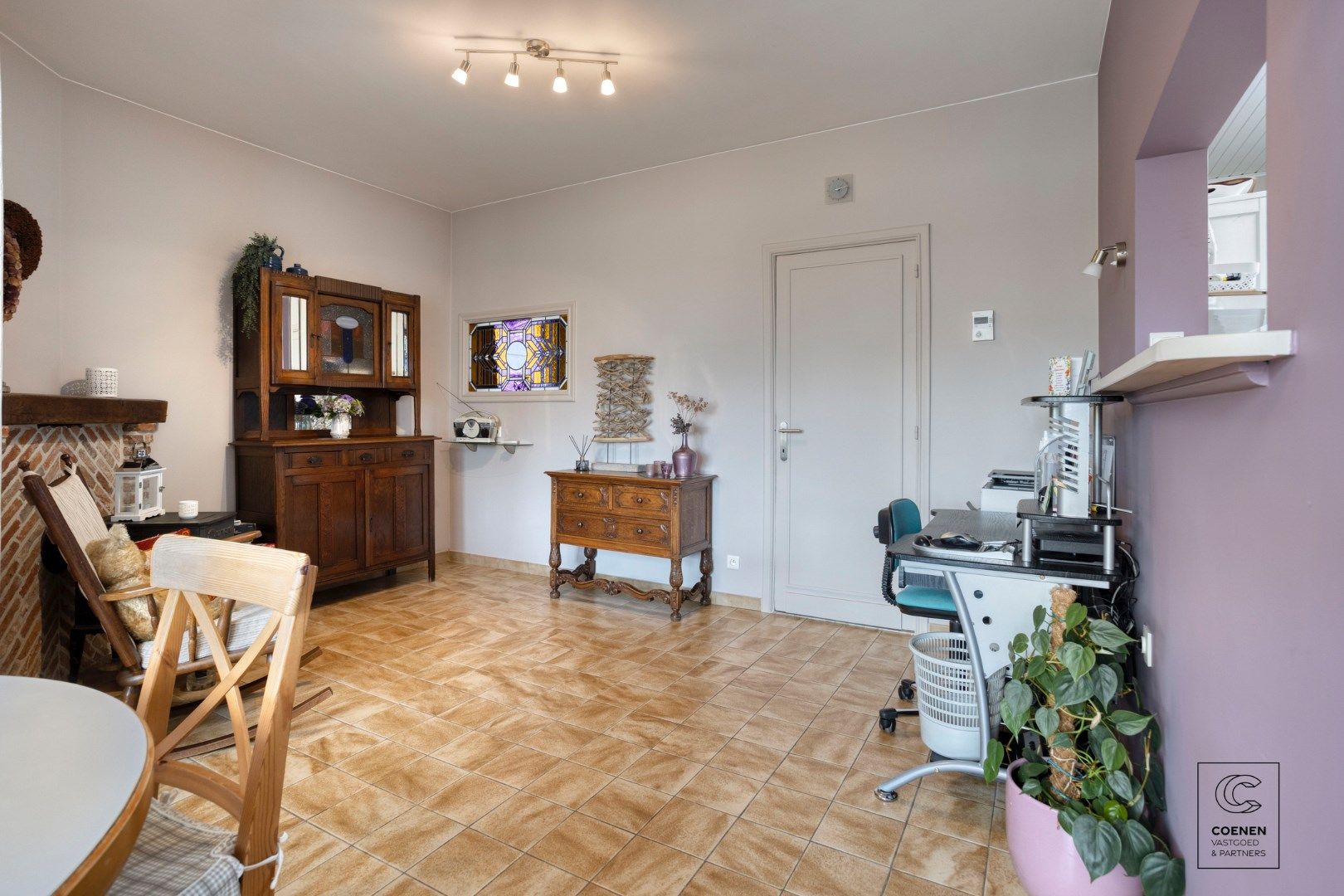 Instapklare woning met 2 slpk, ruime garage en zonnige tuin op TOPlocatie te Wommelgem!  foto 9