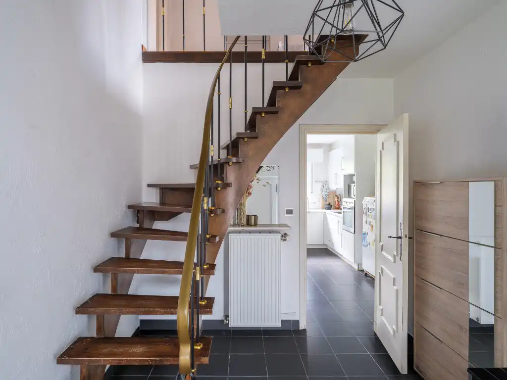 Vrijstaande woning (bew. opp 179m2) met 4 slaapkamers op perceel van 779m2 te Sint-Denijs-Westrem. foto 4