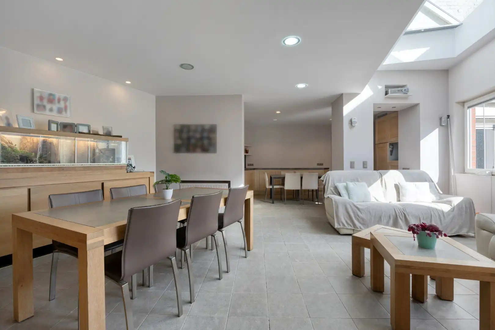 Goed gelegen handelspand met woonst! foto 7