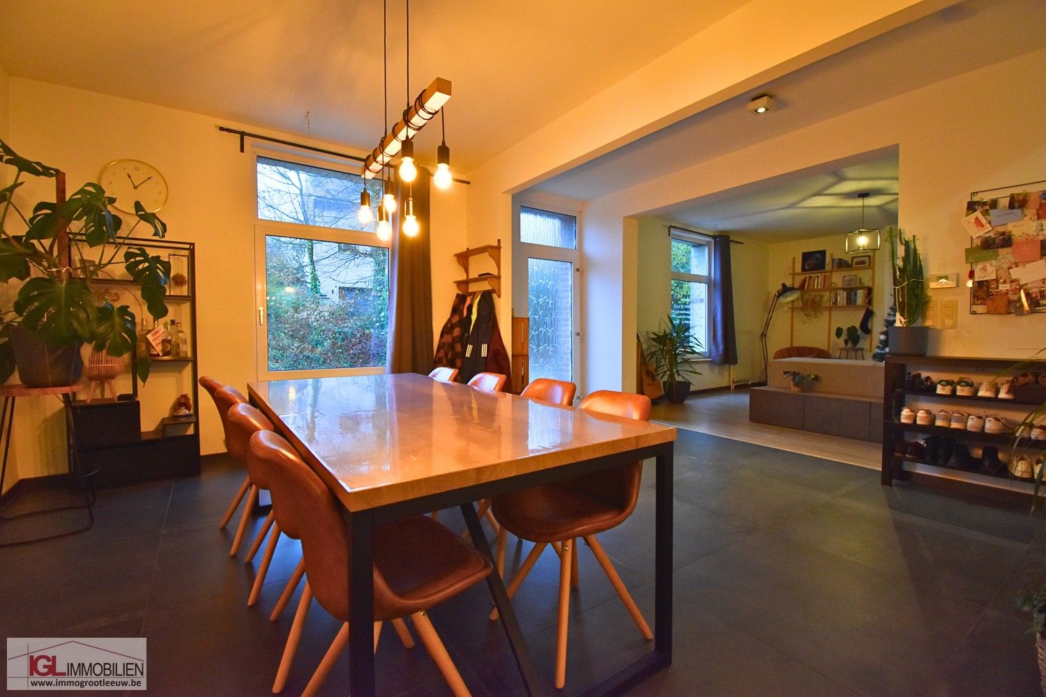 Ruime gezinswoning met 4 slaapkamers, tuin, terras en 2 staanplaatsen te huur foto 5