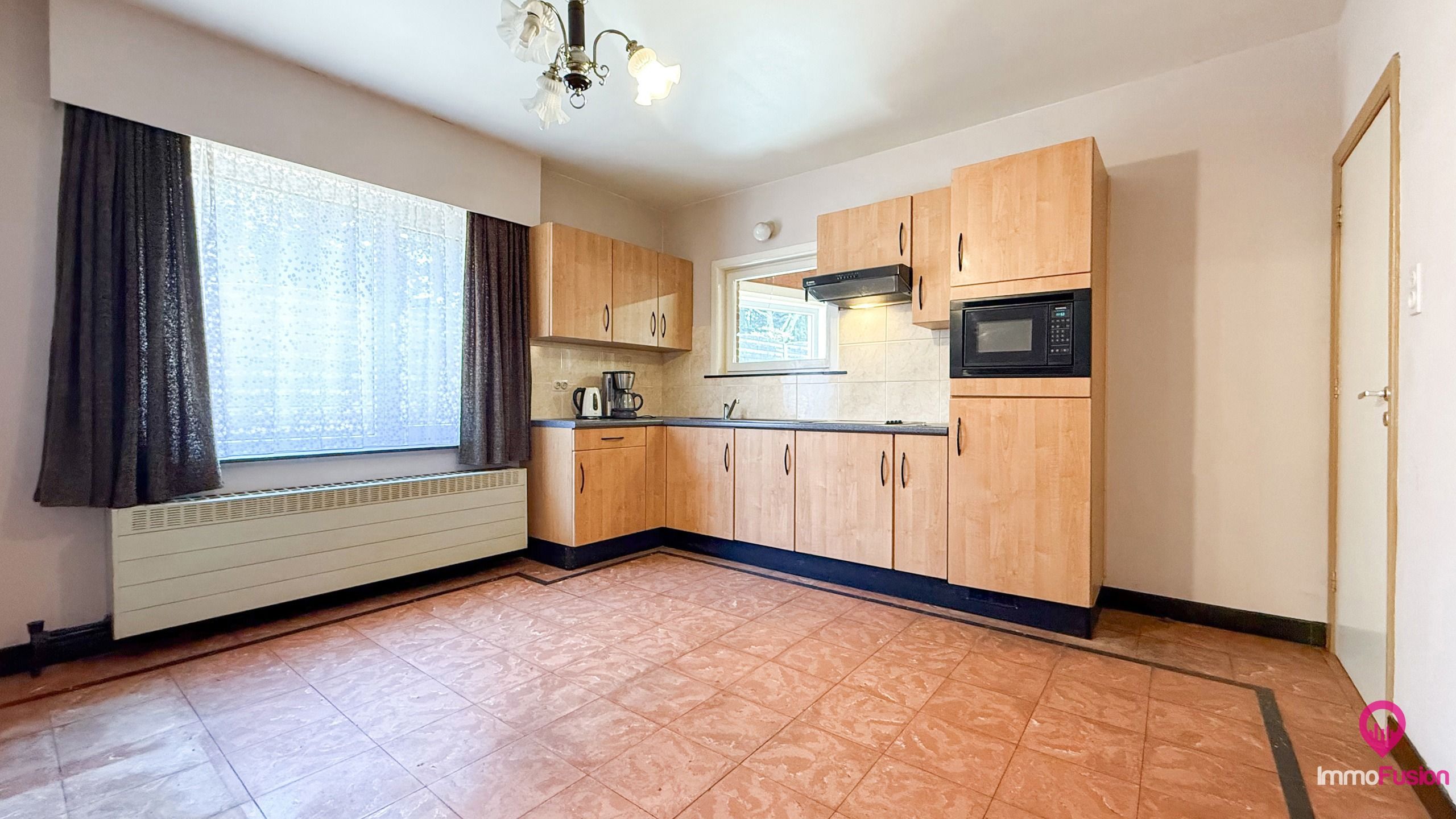 Splitlevel woning met 3 slaapkamers en ruime werkplaats!  foto 8