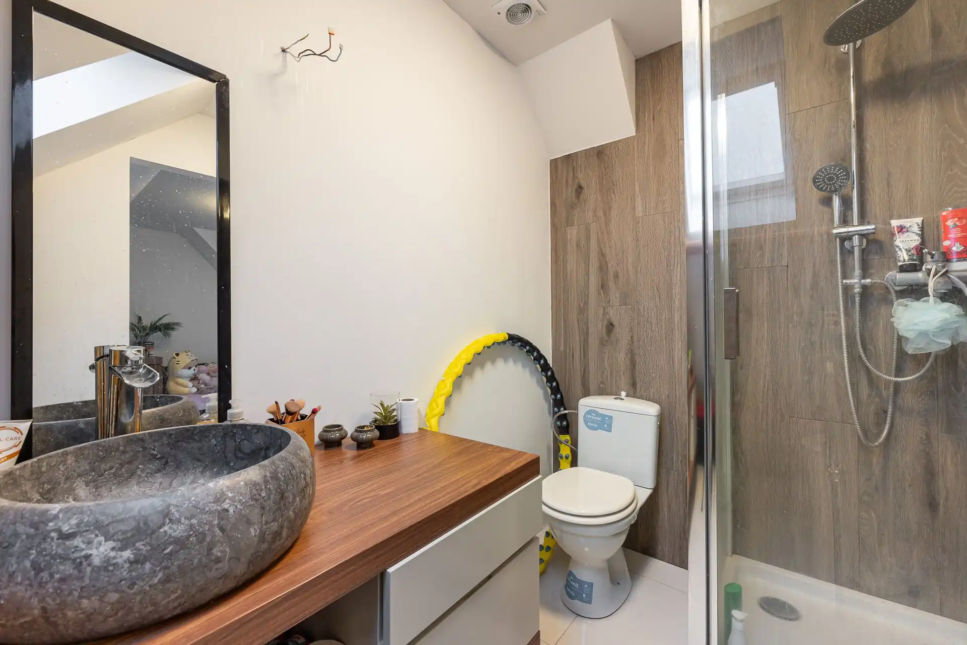 Instapklare gezinswoning met tuin in doodlopende straat! foto 16