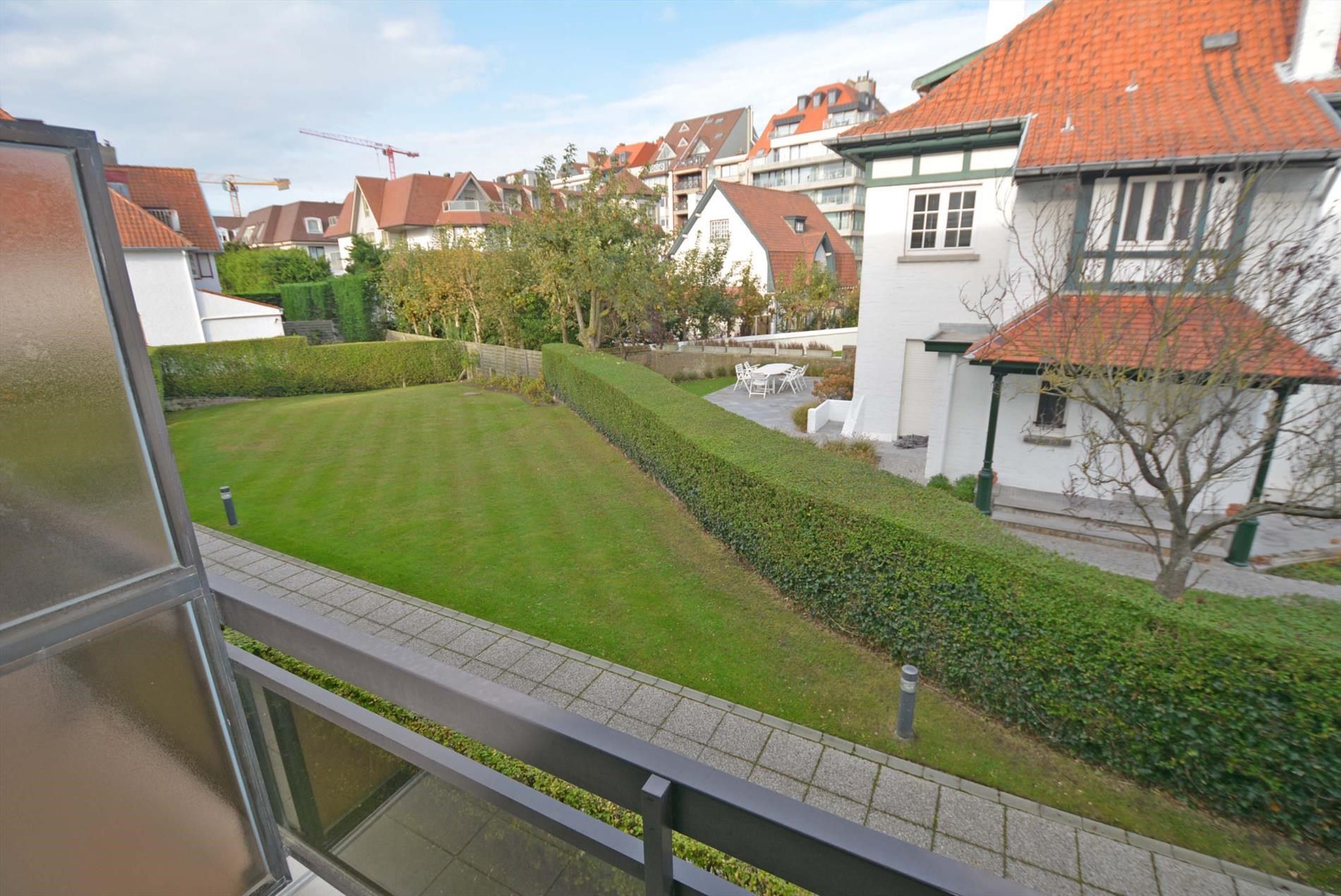 Ruim zuidgericht villa-appartement met 3 slaapkamers in hartje Zoute foto 4