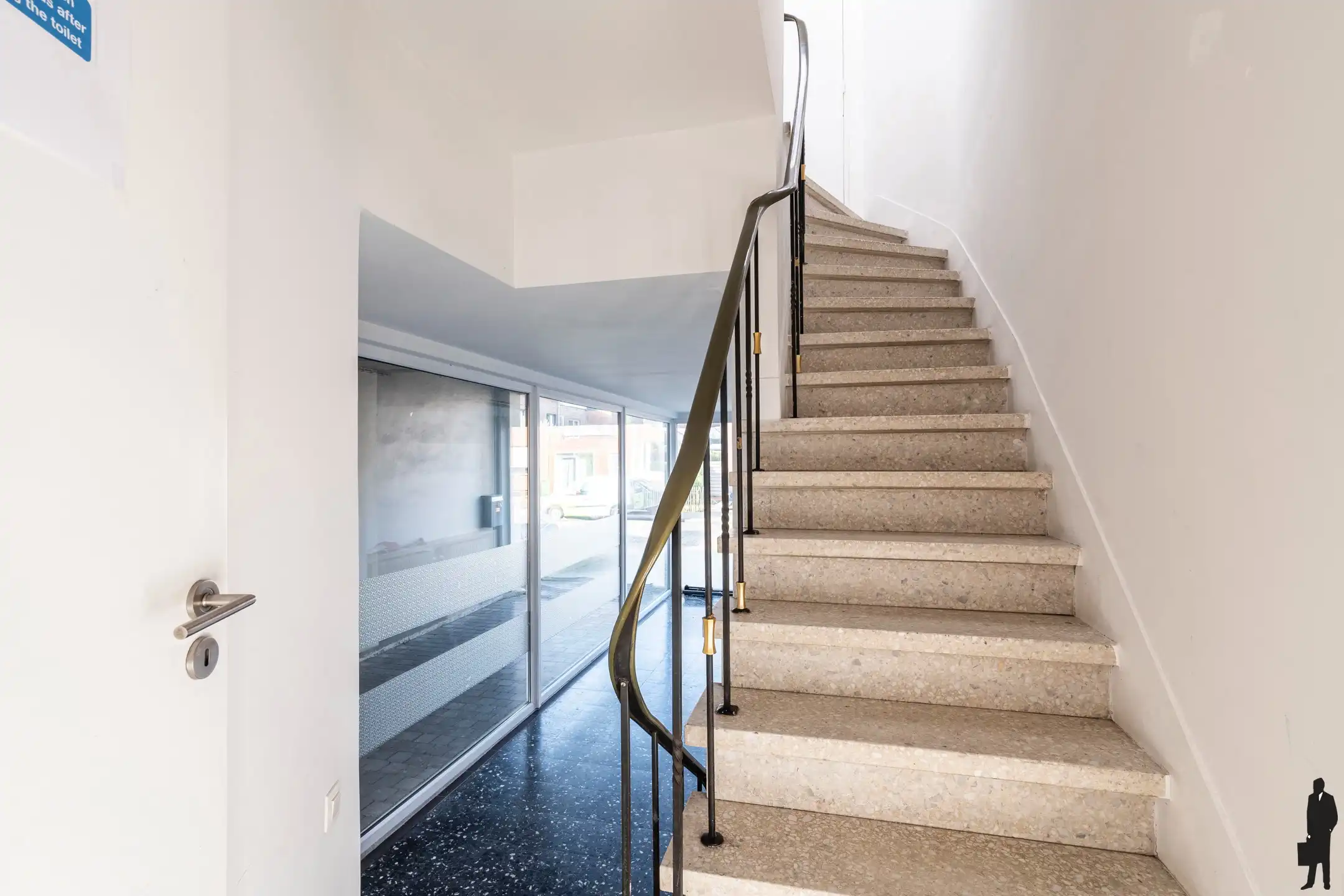 Multifunctionele woning met magazijn en showroom foto 5