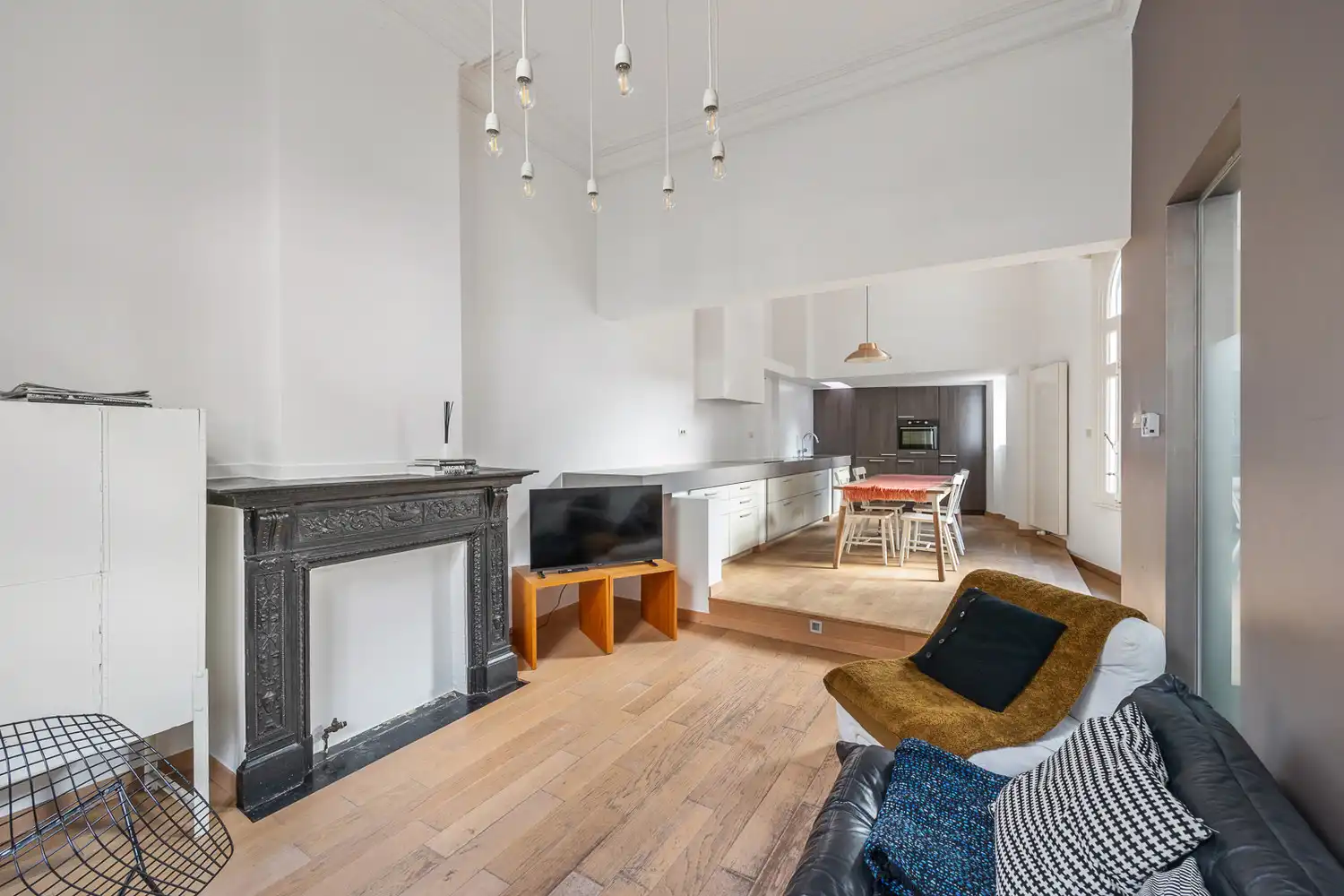 Hoofdfoto van de publicatie: Wonen in een beschermde hoekwoning van Jos Bascourt uit 1894 is wonen in een uniek stuk Zurenborg, zonder renovatieplicht