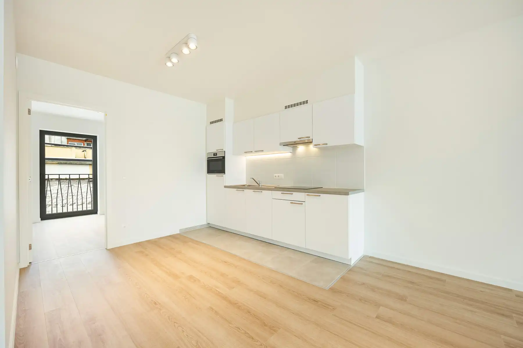 Nieuw appartement met 2 slaapkamers, terras en staanplaats foto 2