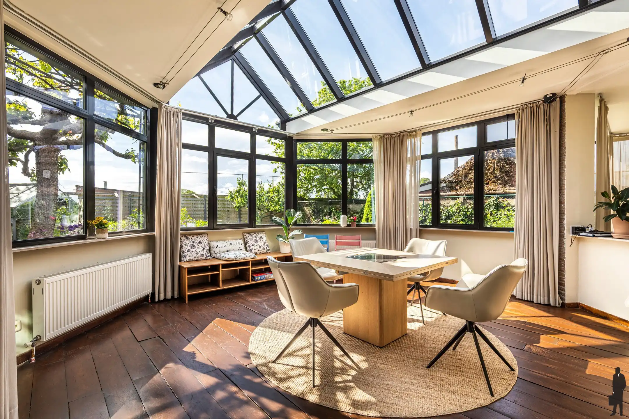 Vrijstaande, ruime gezinswoning met 5-7 slpk. en/of mogelijkheden tot kantoor - beroep aan huis foto 8